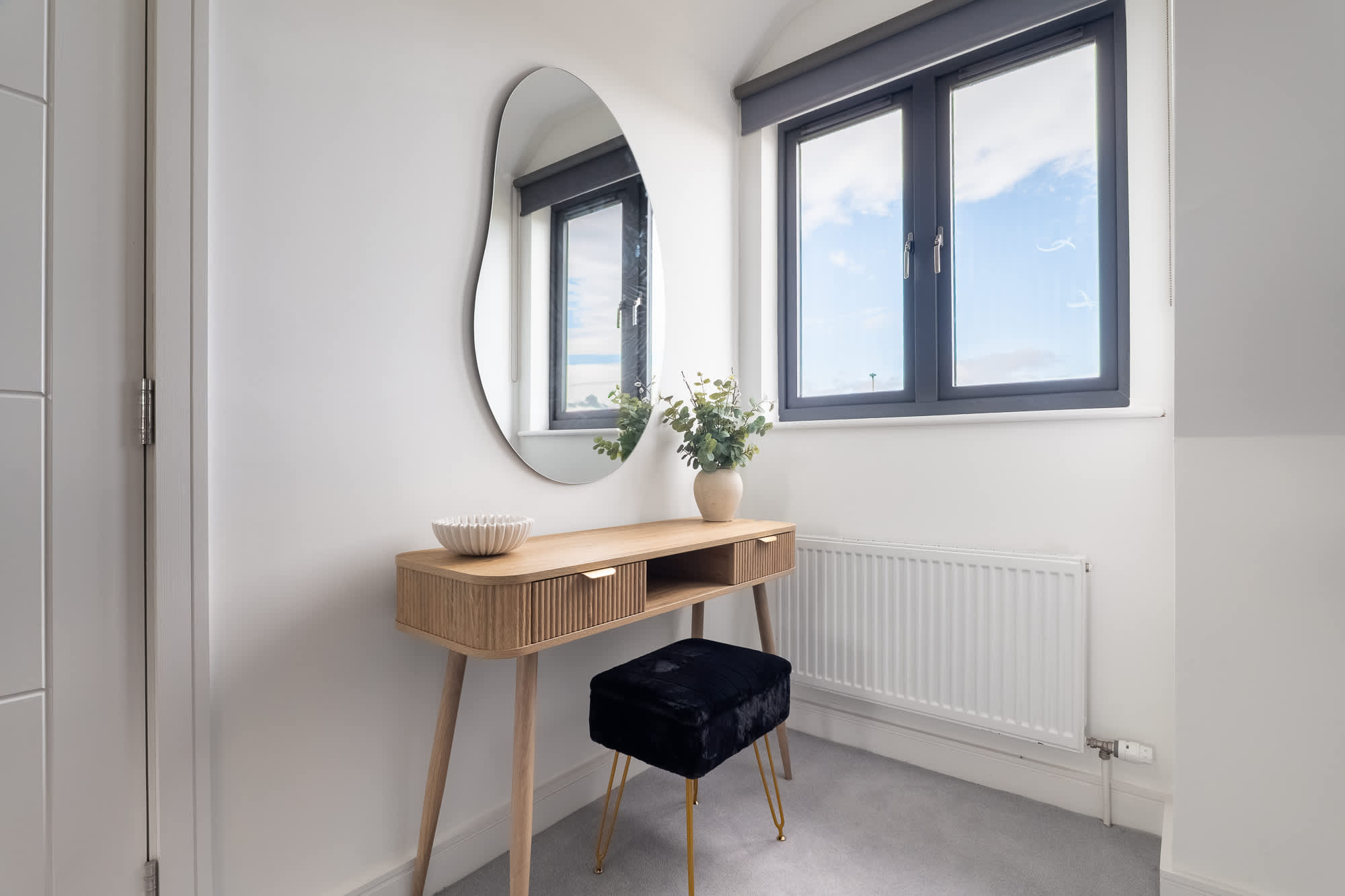 Hot Tub - Parking - Edinburgh Shawfair-Nr Hospital in Dunderhall EH22 - Property image 18 - VivreStays