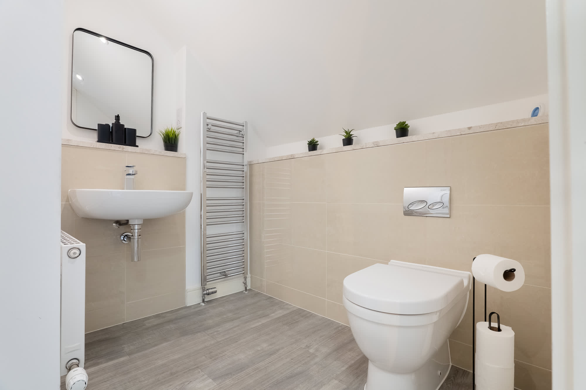 Hot Tub - Parking - Edinburgh Shawfair-Nr Hospital in Dunderhall EH22 - Property image 24 - VivreStays