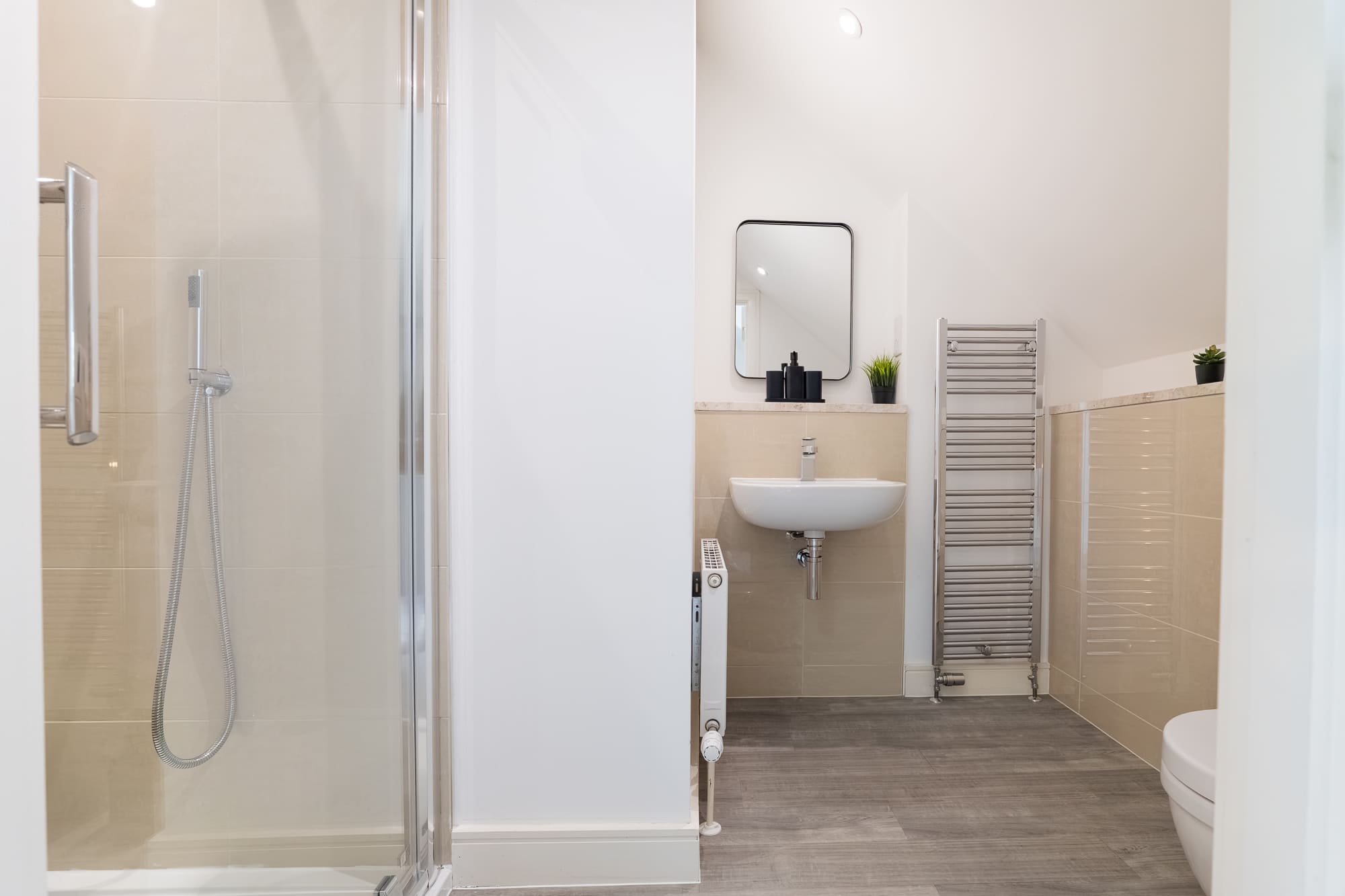 Hot Tub - Parking - Edinburgh Shawfair-Nr Hospital in Dunderhall EH22 - Property image 20 - VivreStays