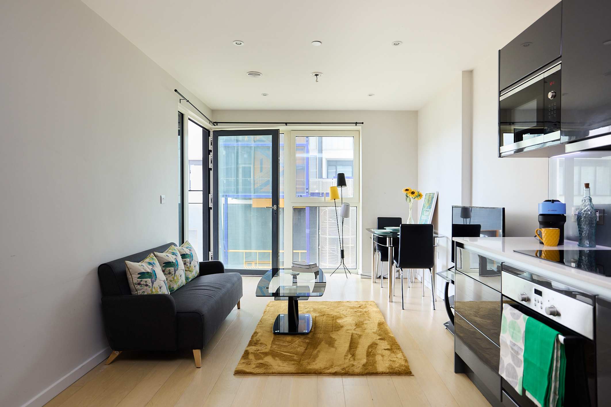 Minimalist Grey Design & Sunlit Glass serviced apartment - Stratford - VivreStays
