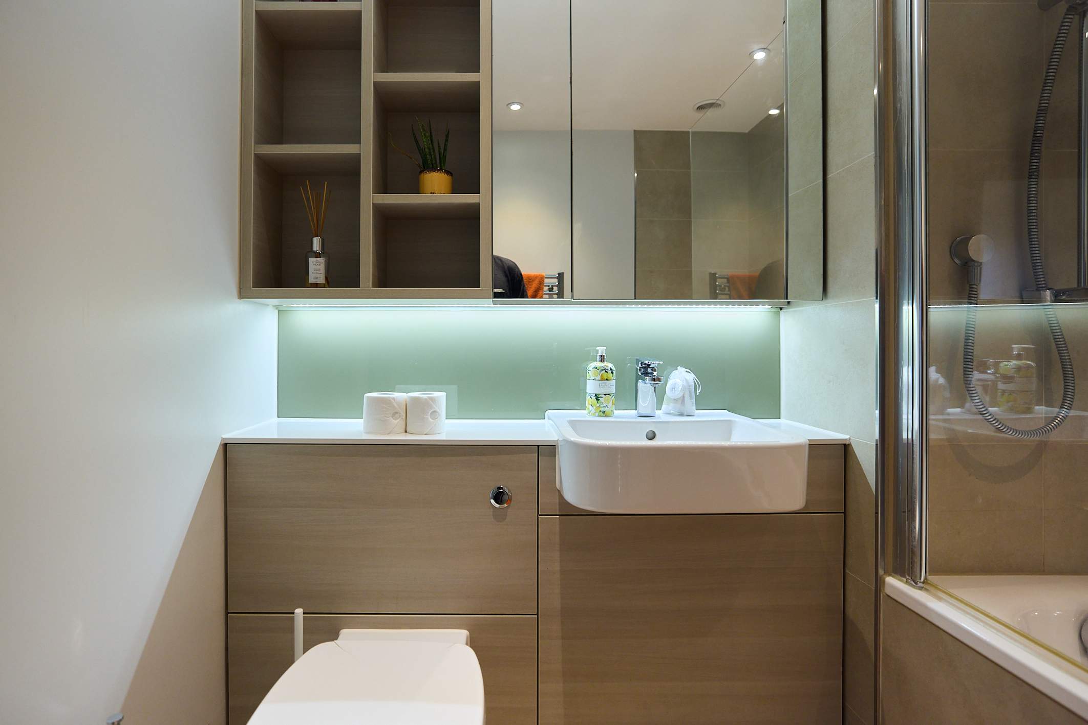 Minimalist Grey Design & Sunlit Glass in Flat 201, Cassia Point, Glasshouse Gardens, E20 1HR London, United Kingdom E20 1HR - Property image 13 - VivreStays