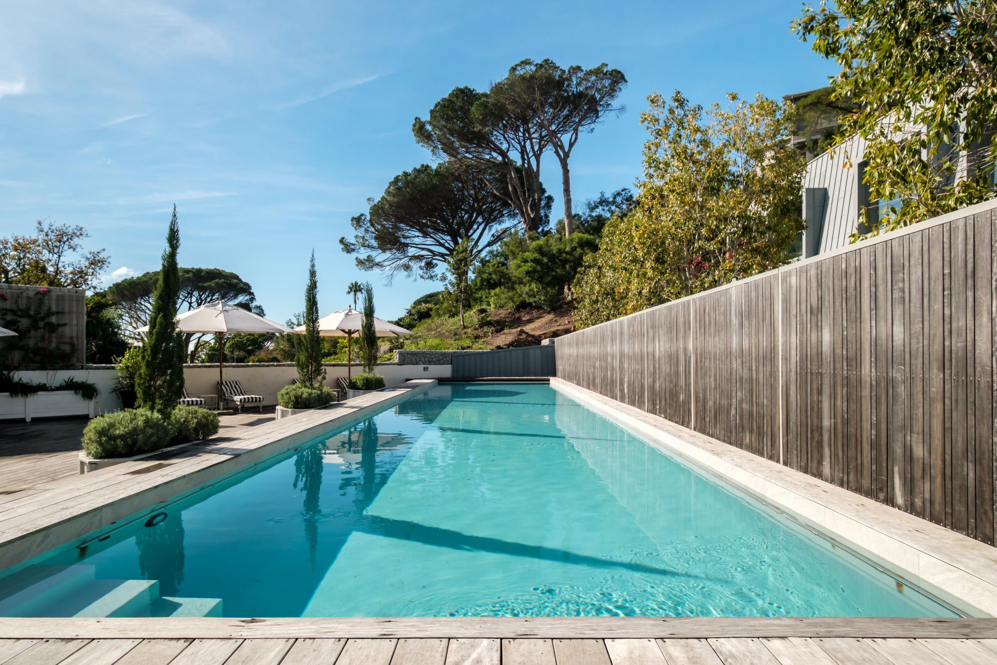 4 Bed Higgovale Mountain Views Sandstone Apartment 4
