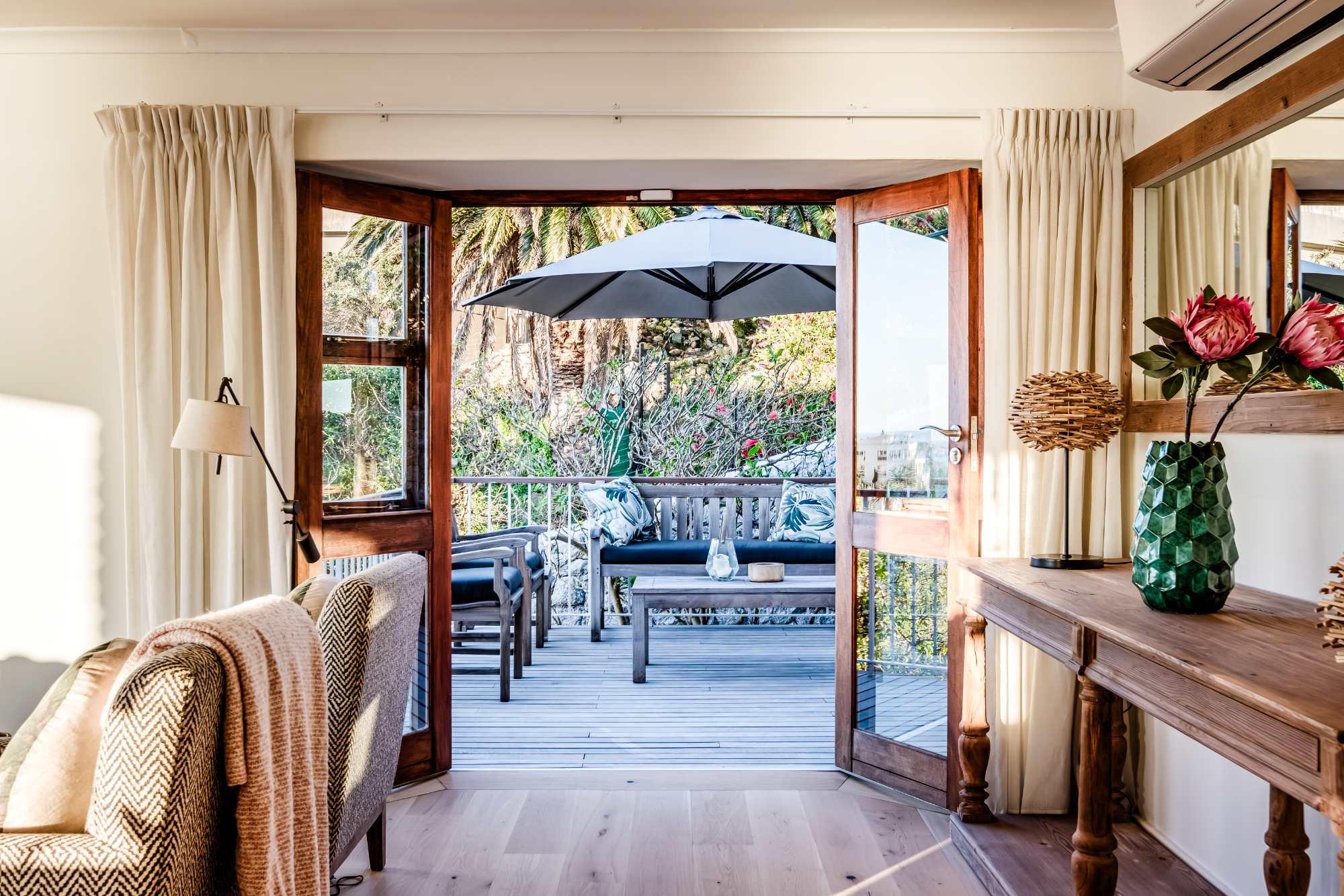 Camps Bay 4 Bed with Ocean View Deck Rock Views 10