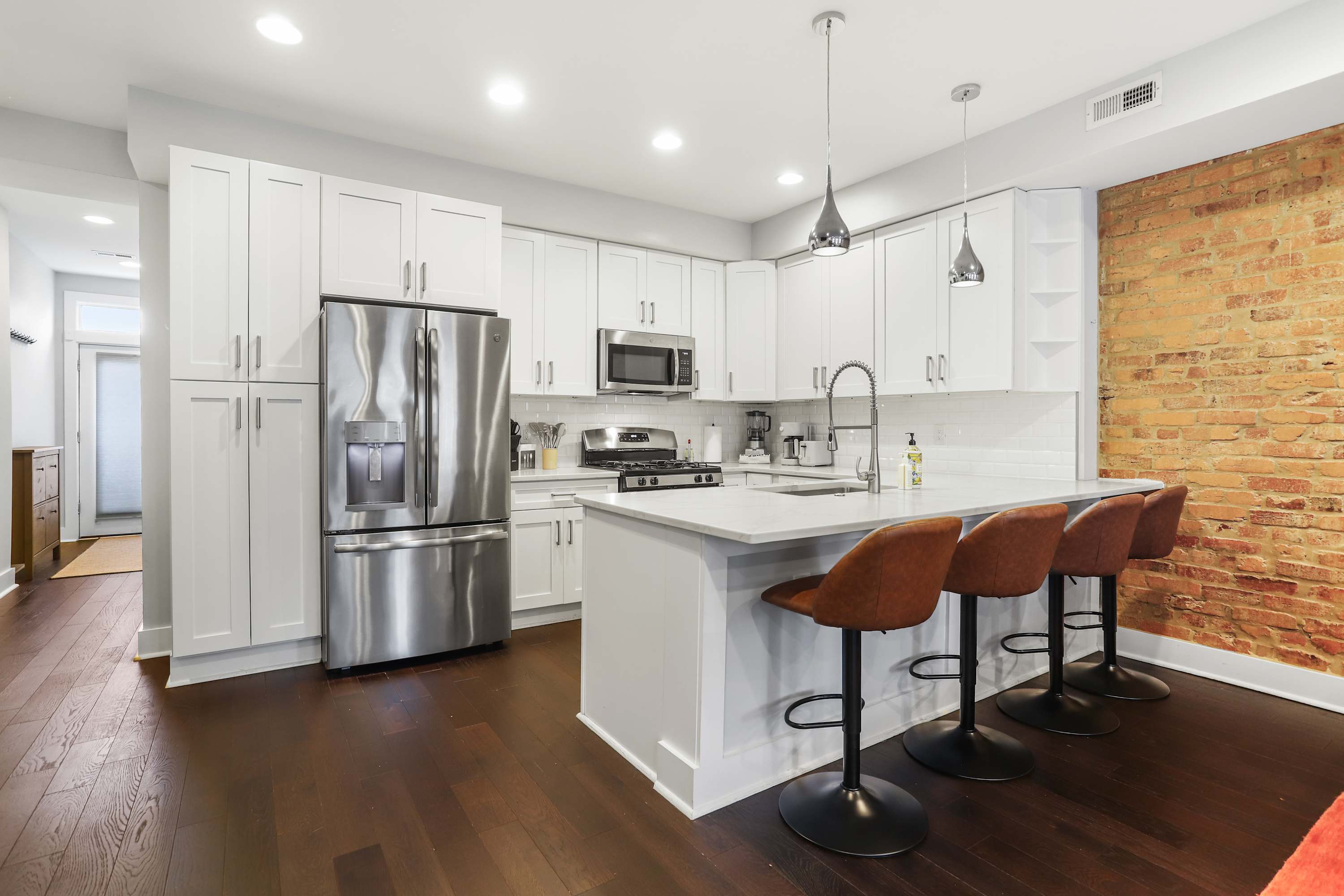 Sojourn Sleek 3BD in the Heart of Capitol Hill 6