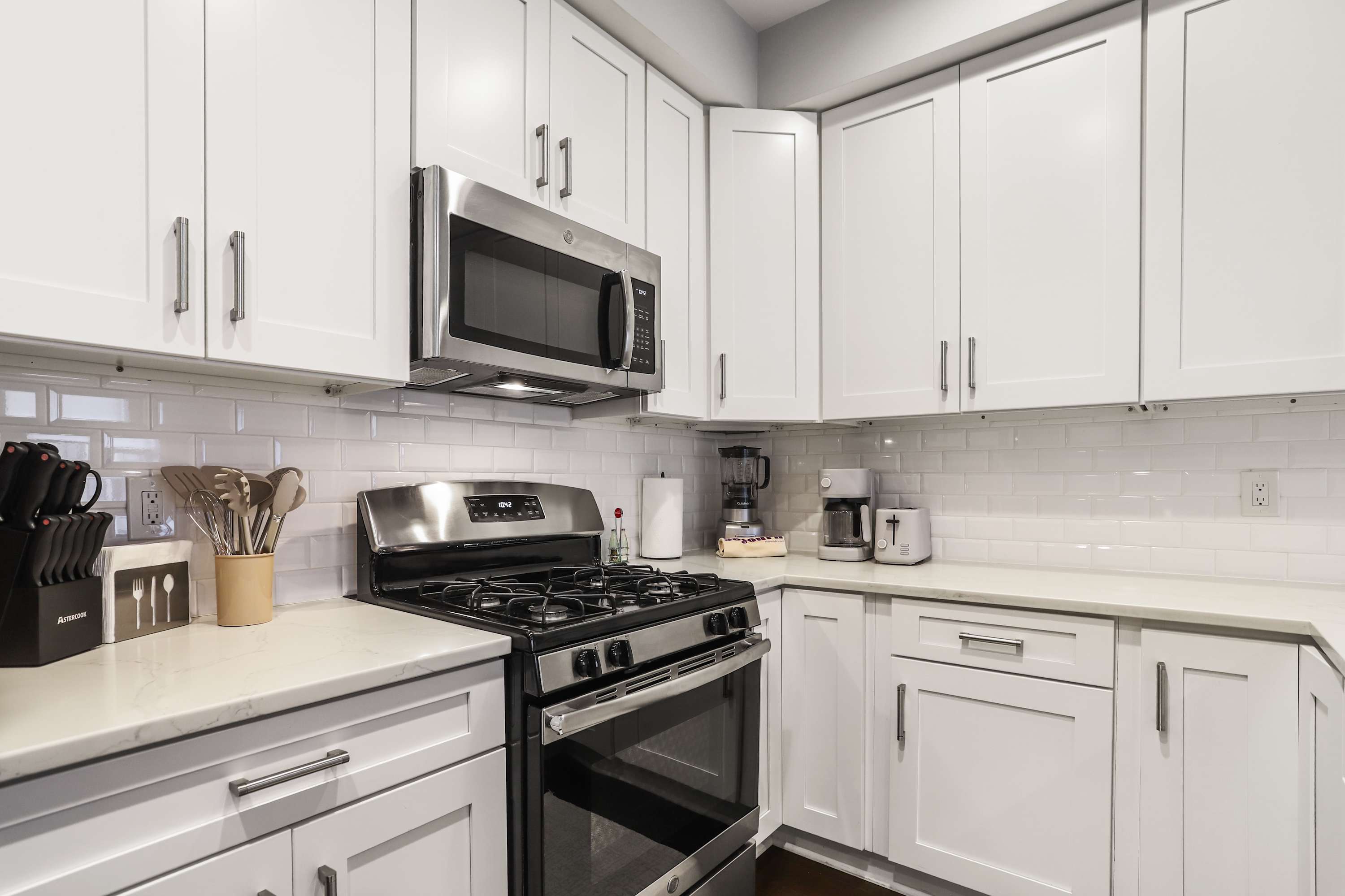 Sojourn Sleek 3BD in the Heart of Capitol Hill 5