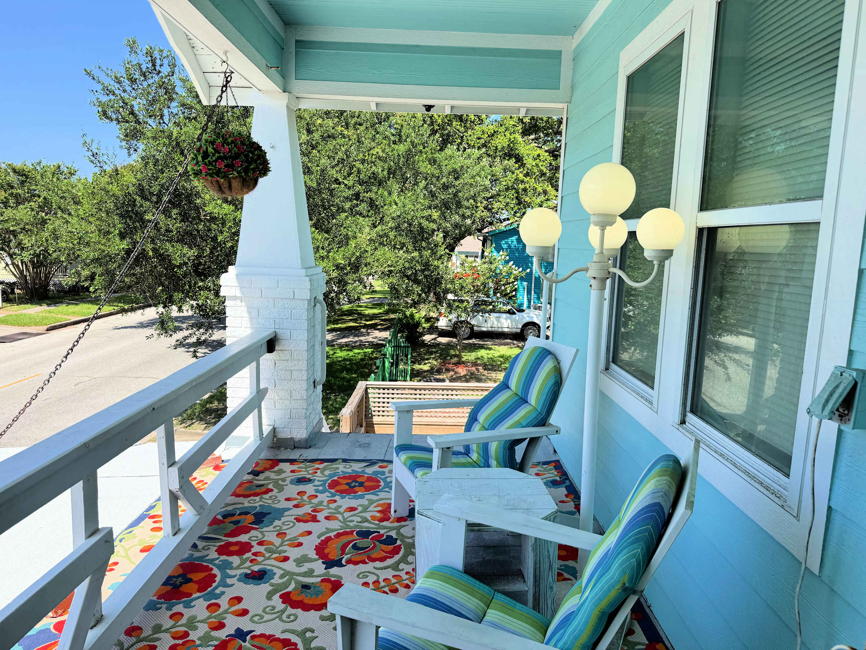 Blue Turtle Vintage Island Charm in Midtown | Photo 3