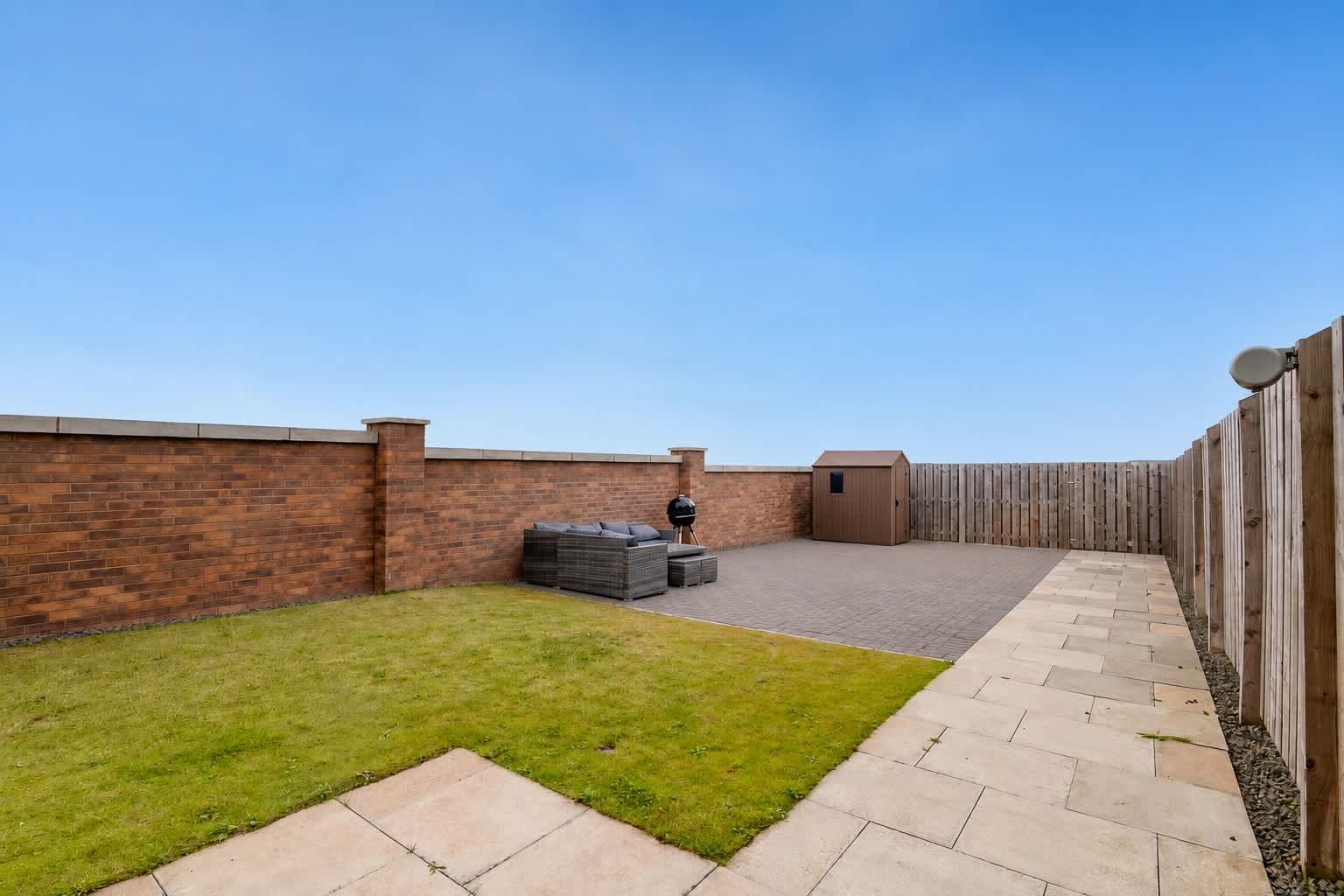Hot Tub - Parking - Edinburgh Shawfair-Nr Hospital in Dunderhall EH22 - Property image 6 - VivreStays