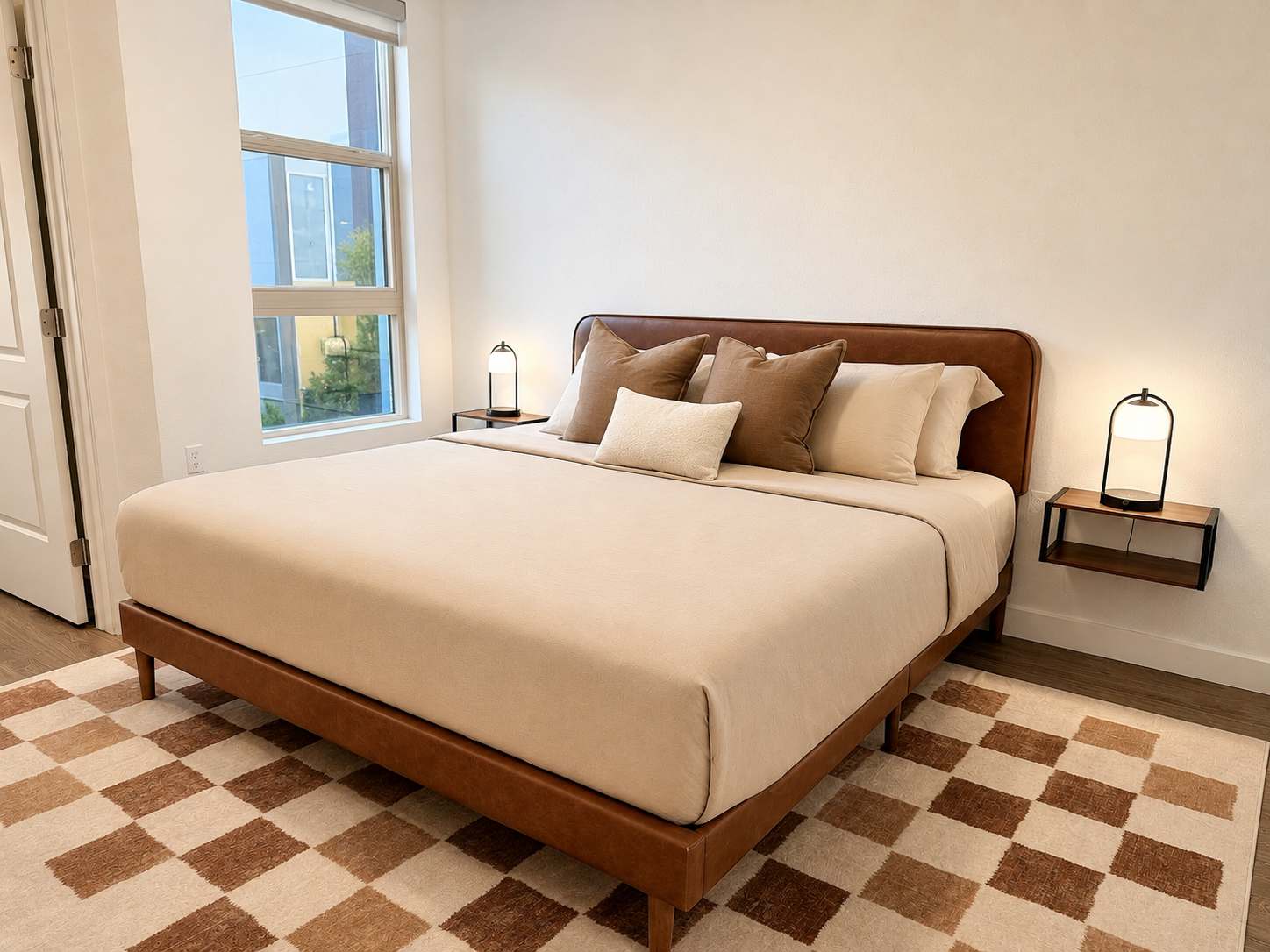 Bright Apt 10 Min to Disneyland w/ Pool & Gym