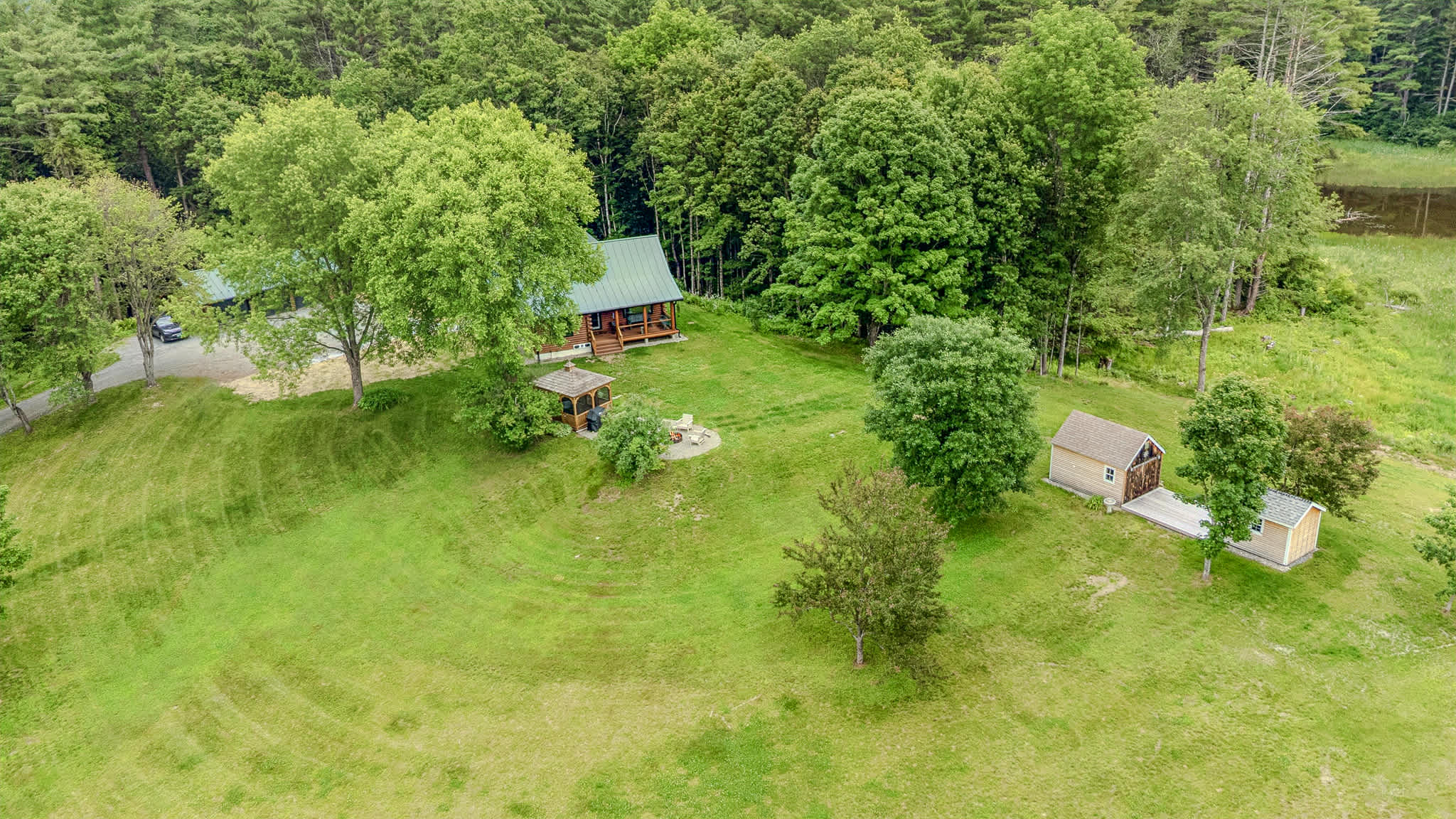 Blue & Sonny Hollow, Modern Cabin with Firepit