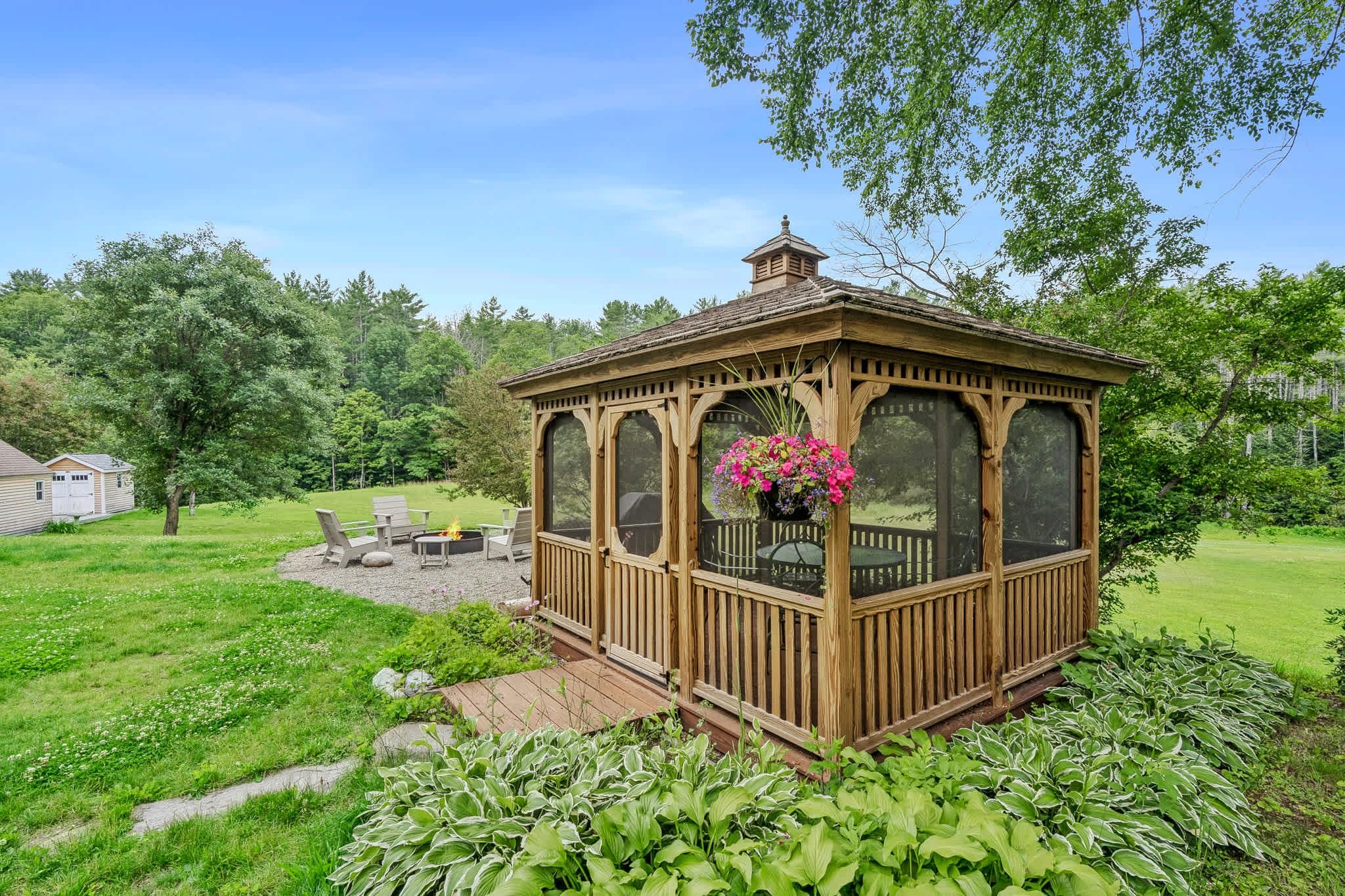 Blue & Sonny Hollow, Modern Cabin with Firepit