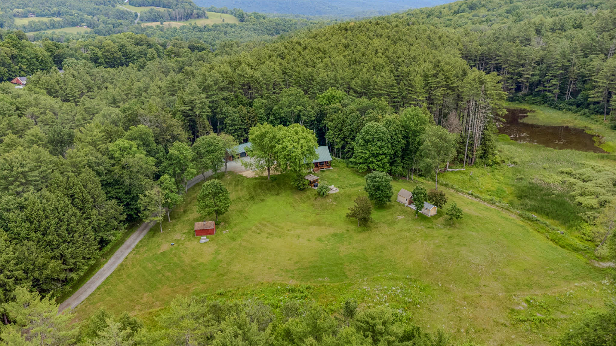 Blue & Sonny Hollow, Modern Cabin with Firepit