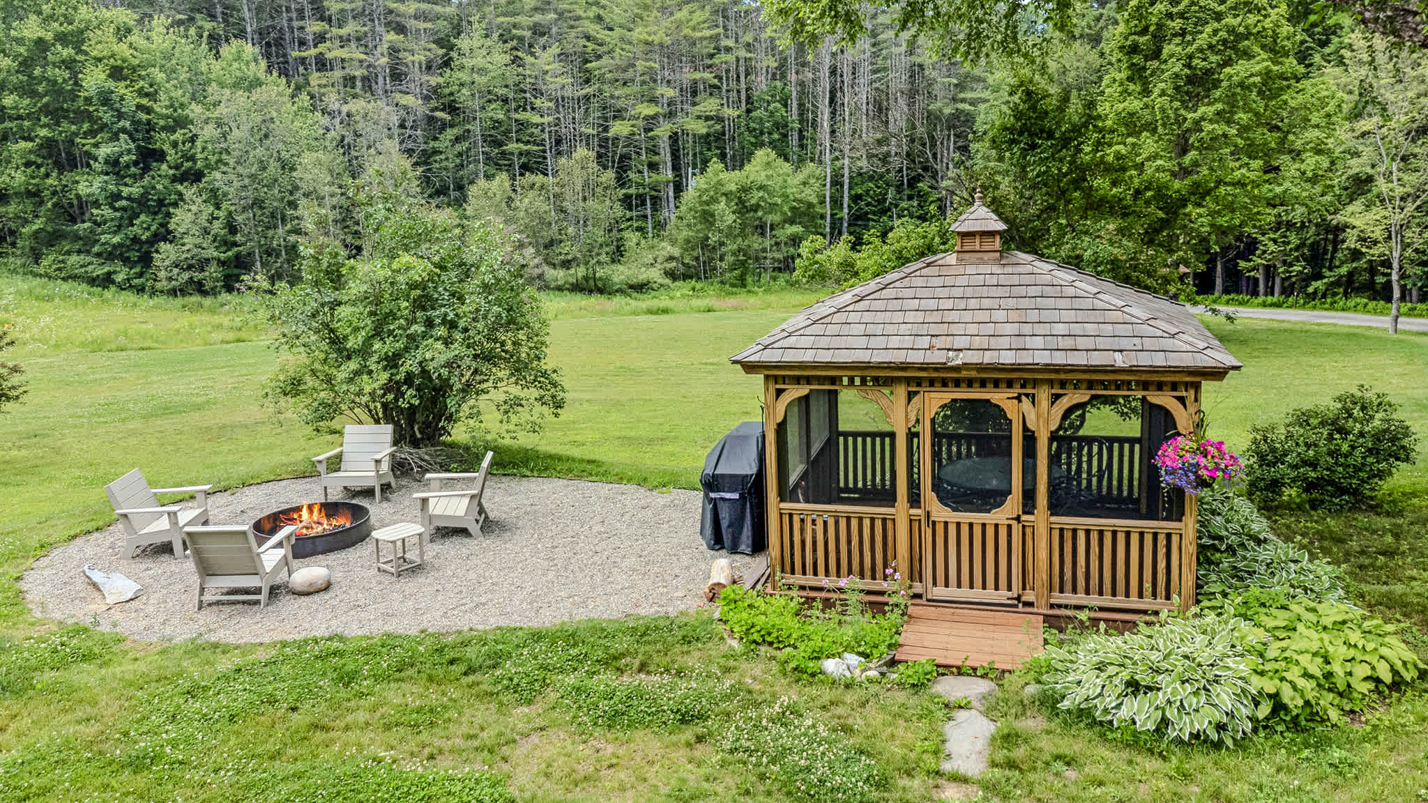 Blue & Sonny Hollow, Modern Cabin with Firepit