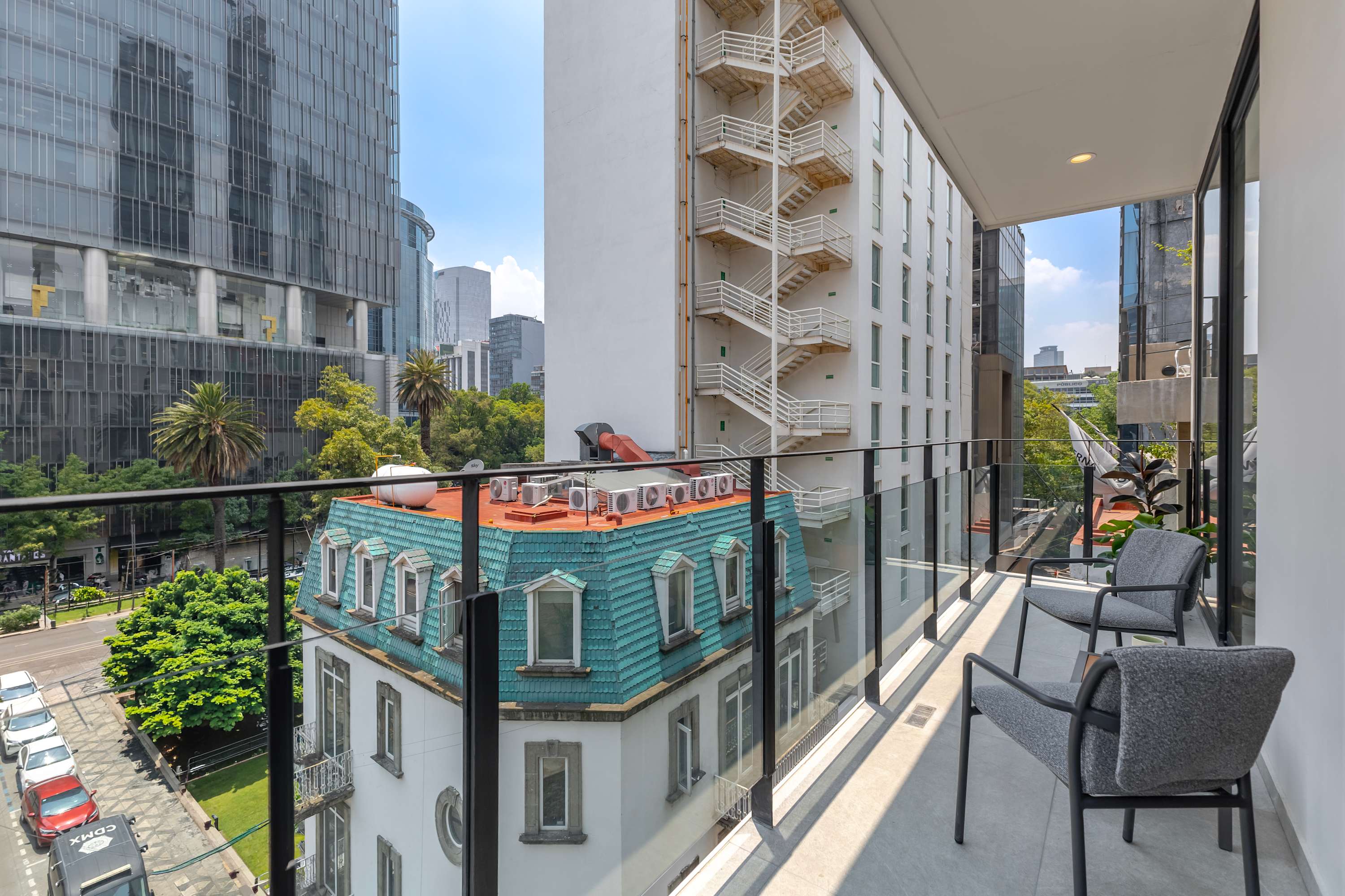 Capitalia | El Angel Apt w/ Balcony & City Views