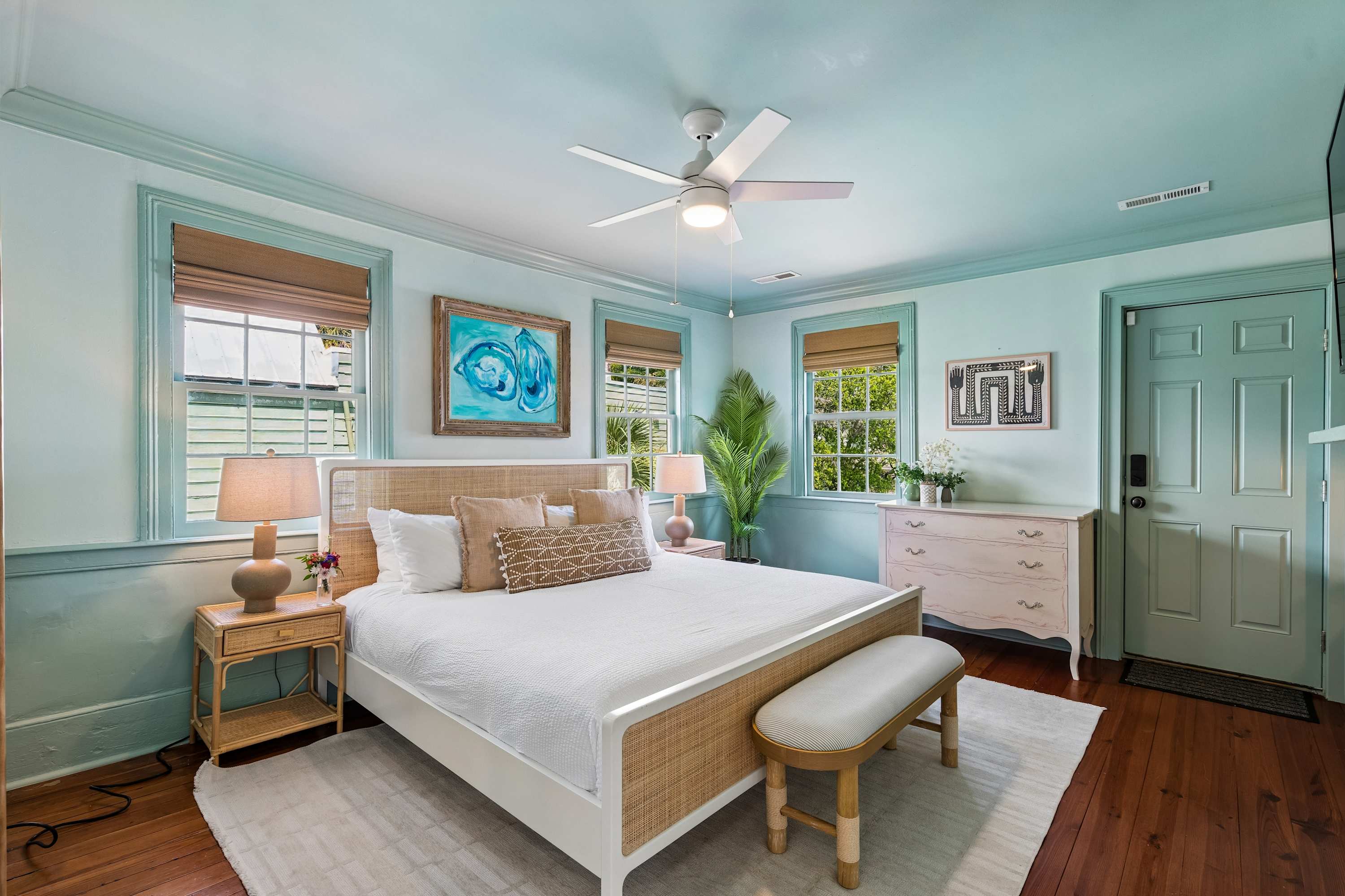 Chic Downtown 2bd Retreat w. Parking, Perfection! — Charleston, SC — vacation rental