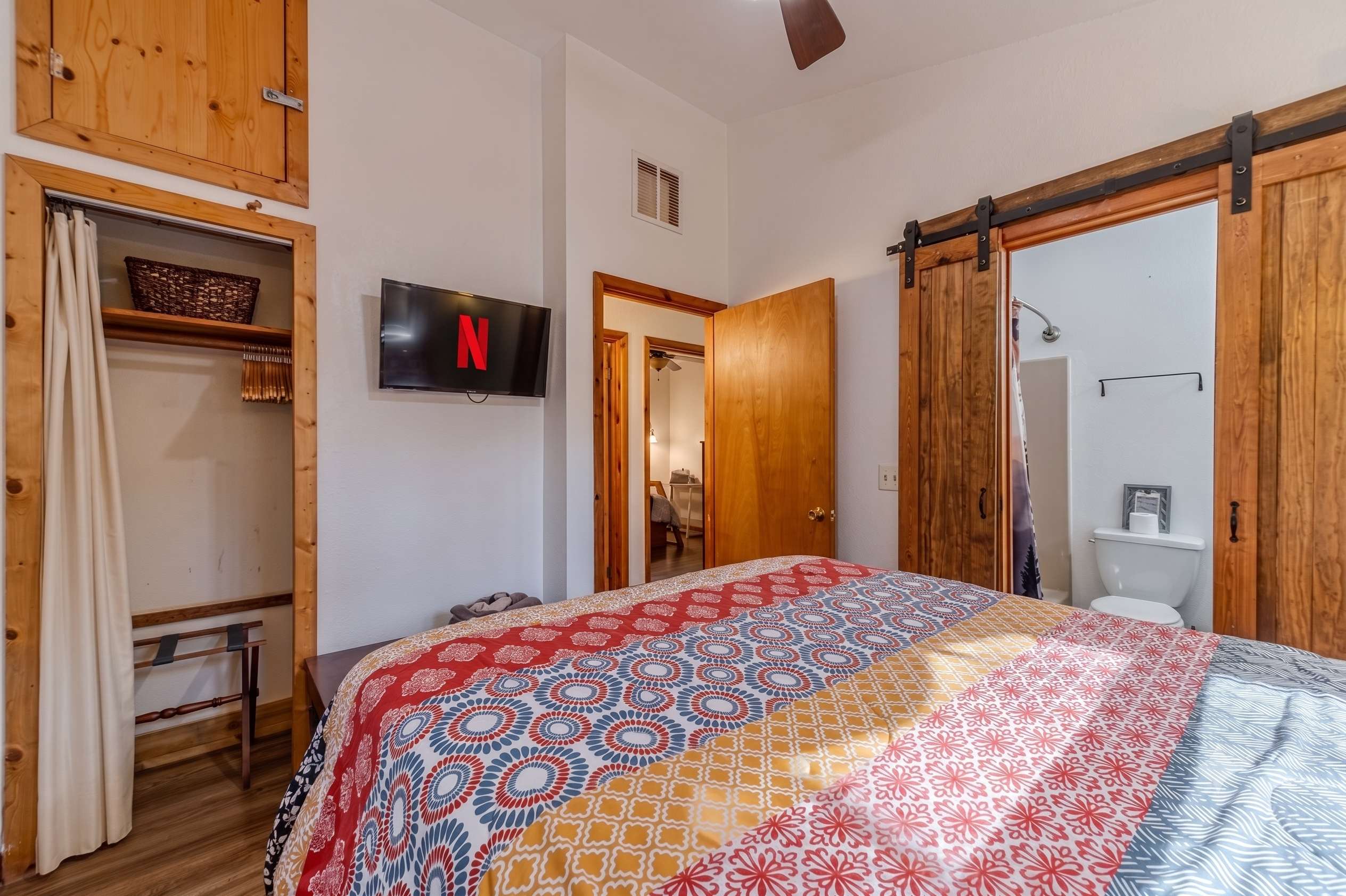 WANDERLUST - CHARMING MOUNTAIN CABIN W/ HOT TUB