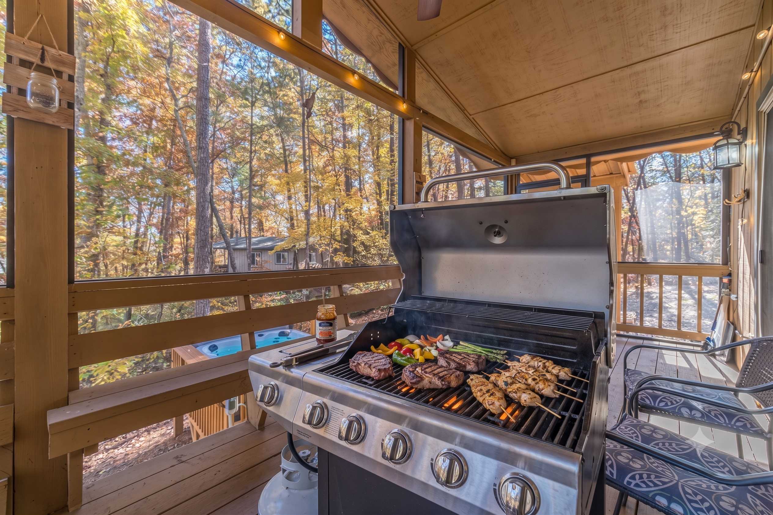 WANDERLUST - CHARMING MOUNTAIN CABIN W/ HOT TUB