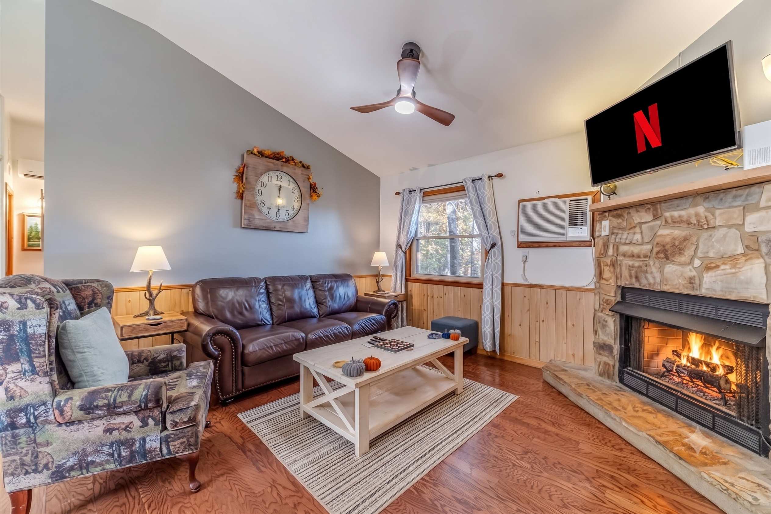 WANDERLUST - CHARMING MOUNTAIN CABIN W/ HOT TUB