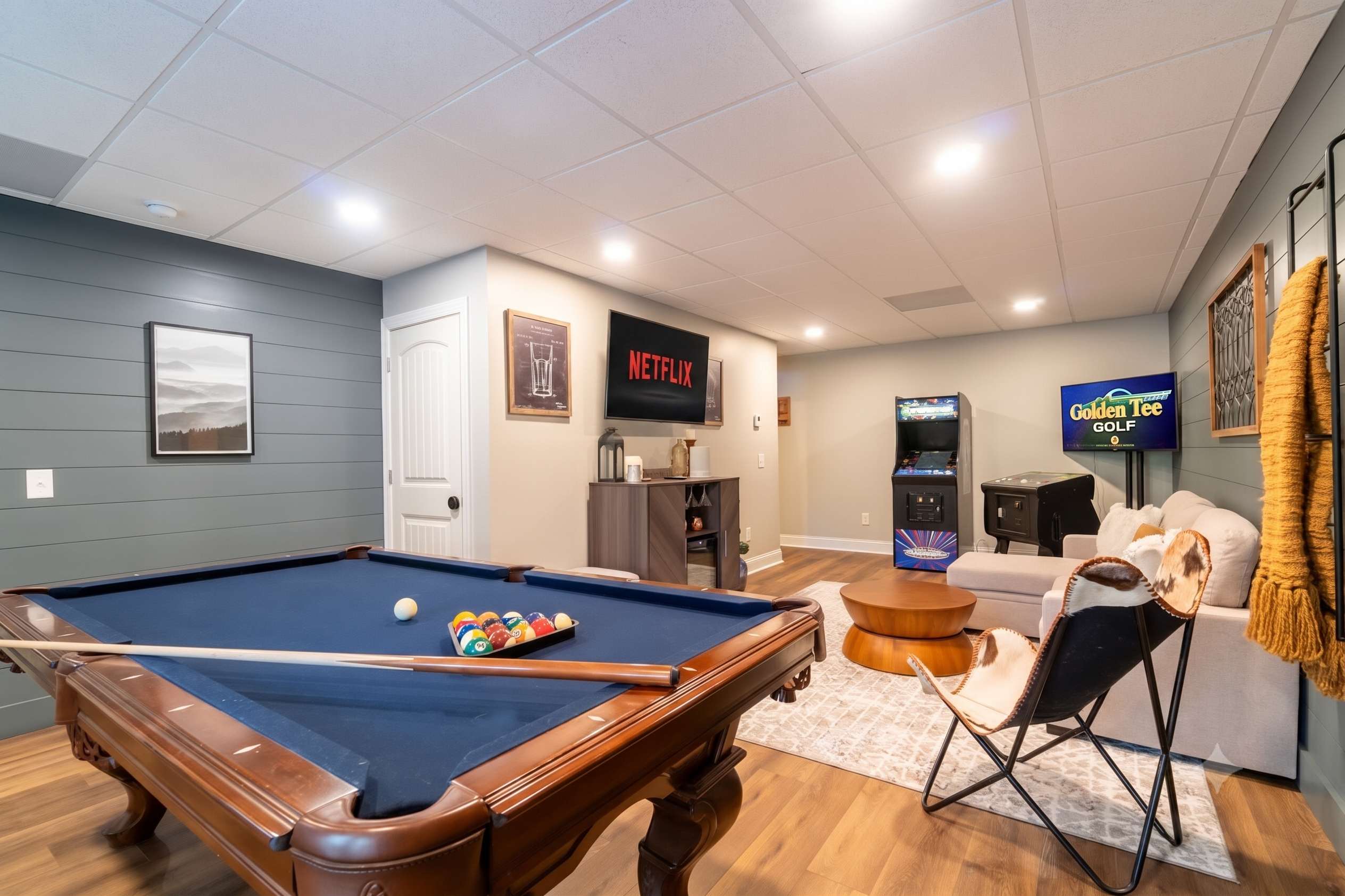 GOLDEN TEE HAUS - HOT TUB•POOL TABLE•PORCH