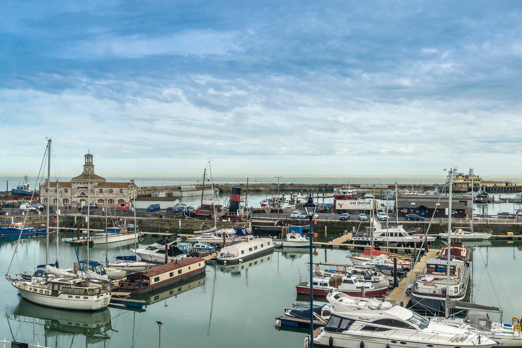View Harbour View | Central | Iconic View | Coastal Stay in Harbour Parade 49 CT11 8LJ Harbour View | Central | Iconic View | Coastal Stay in Harbour Parade 49 CT11 8LJ - Property image 2 - VivreStays
