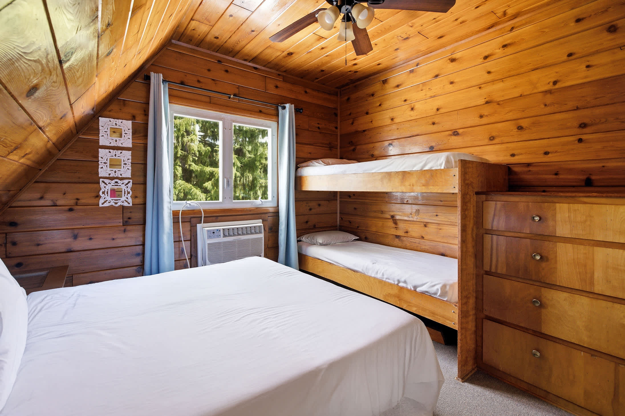Flexible sleeping accommodations help Chalet #95 comfortably welcome families of all sizes.