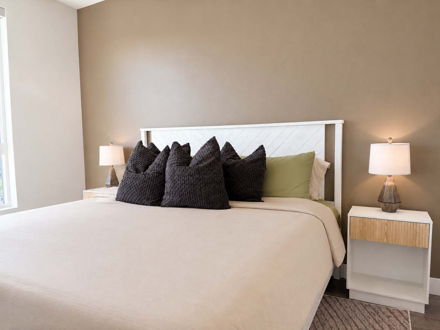 Stylish Apartment Near Disneyland w/ Pool & Gym