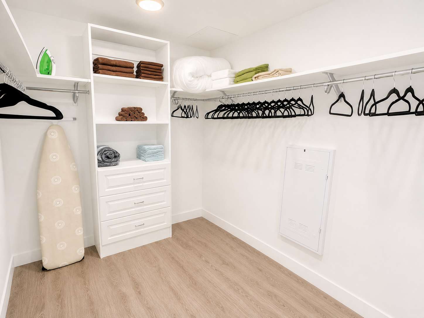 Stylish Apartment Near Disneyland w/ Pool & Gym