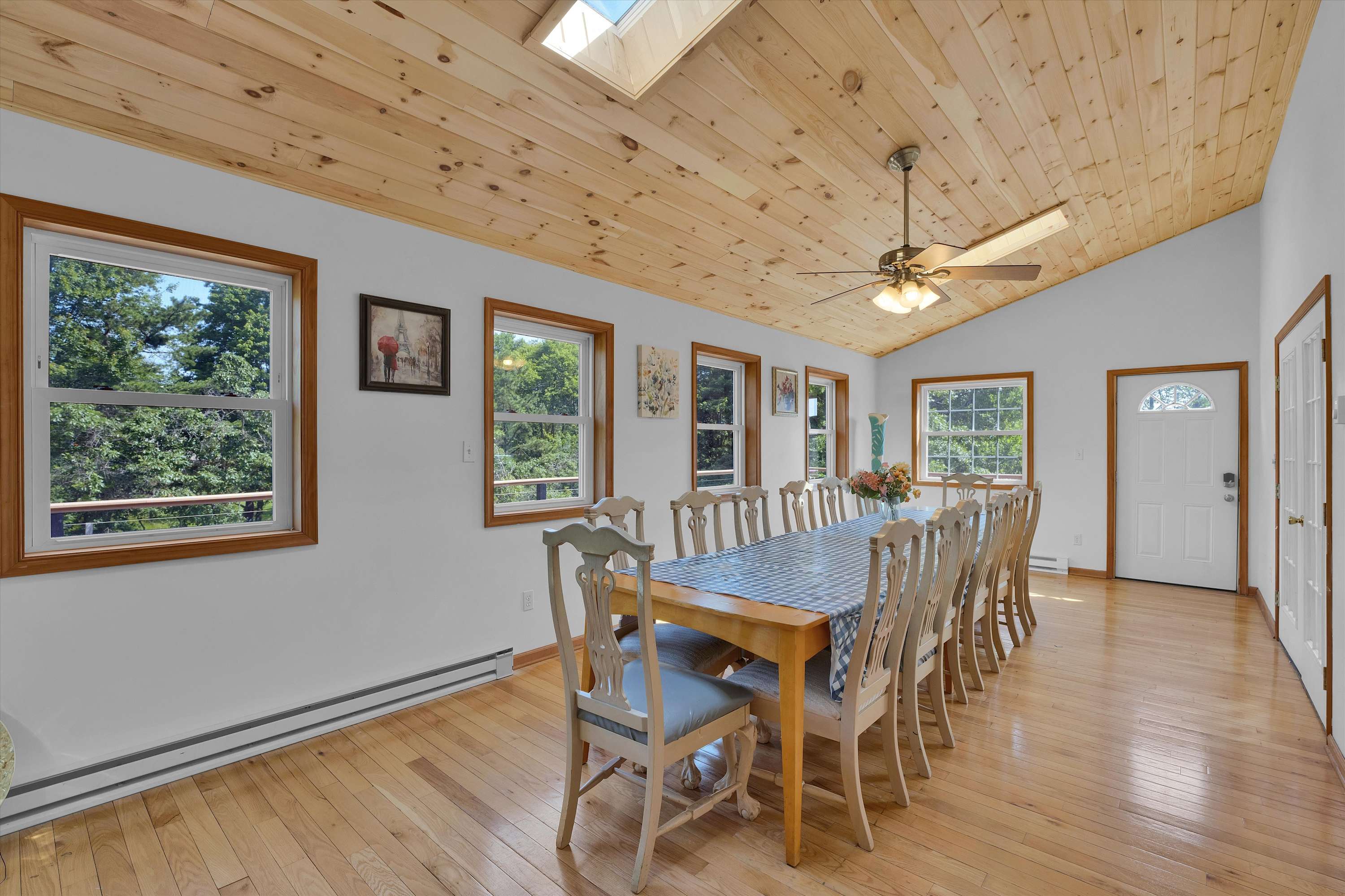 Beachview Chalet | Steps to Lake | Mins to Skiing