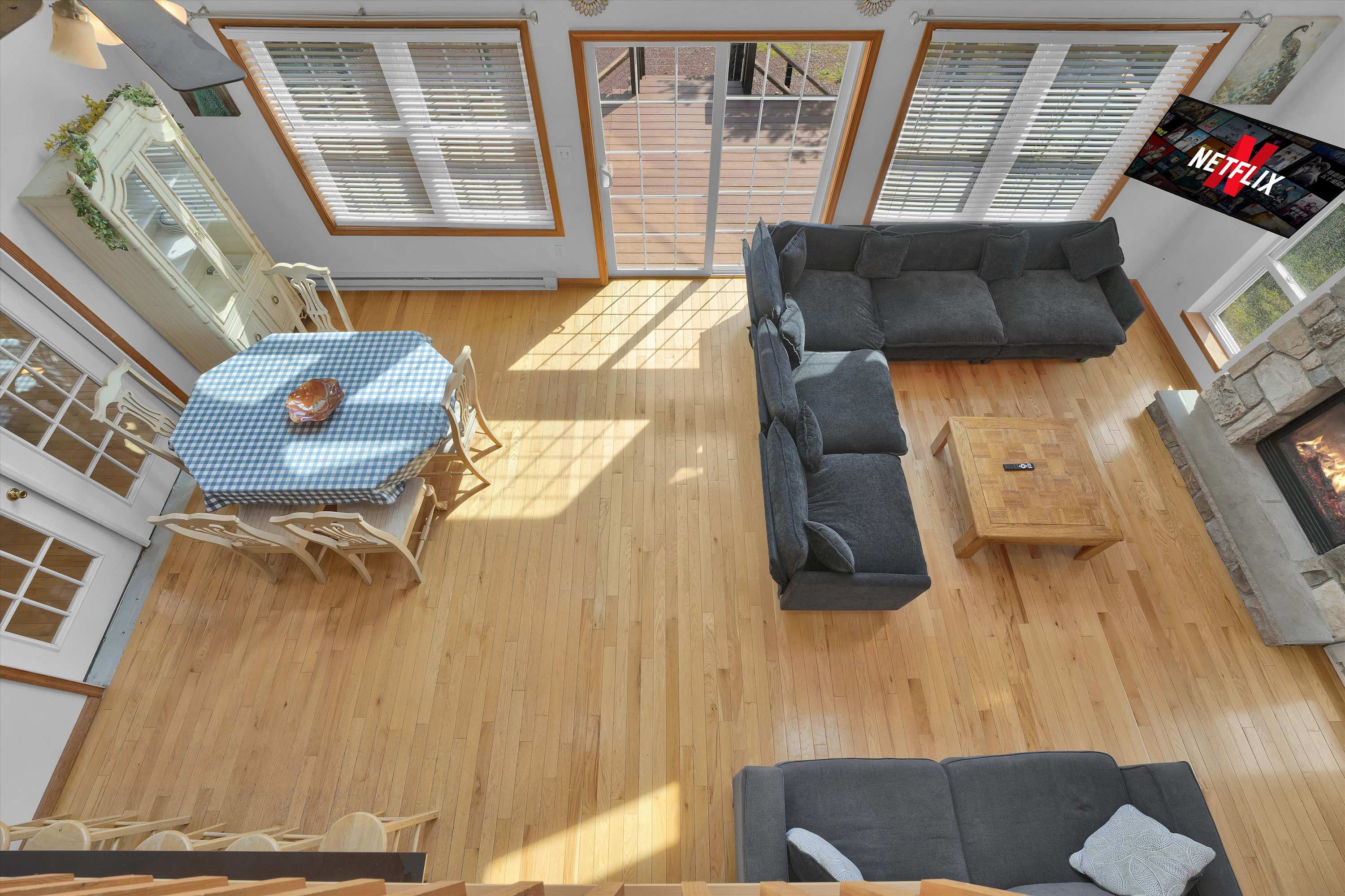 Beachview Chalet | Steps to Lake | Mins to Skiing