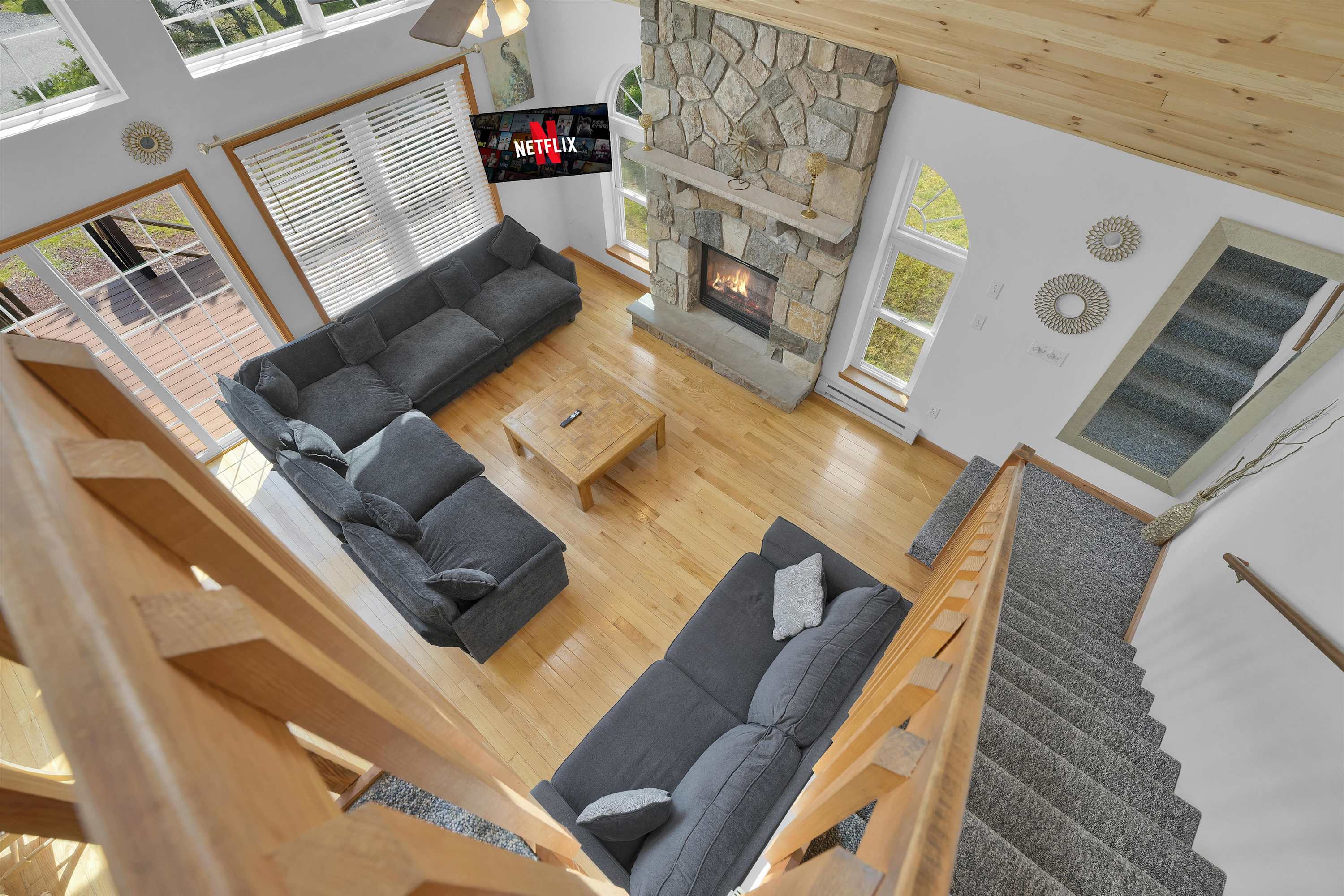 Beachview Chalet | Steps to Lake | Mins to Skiing