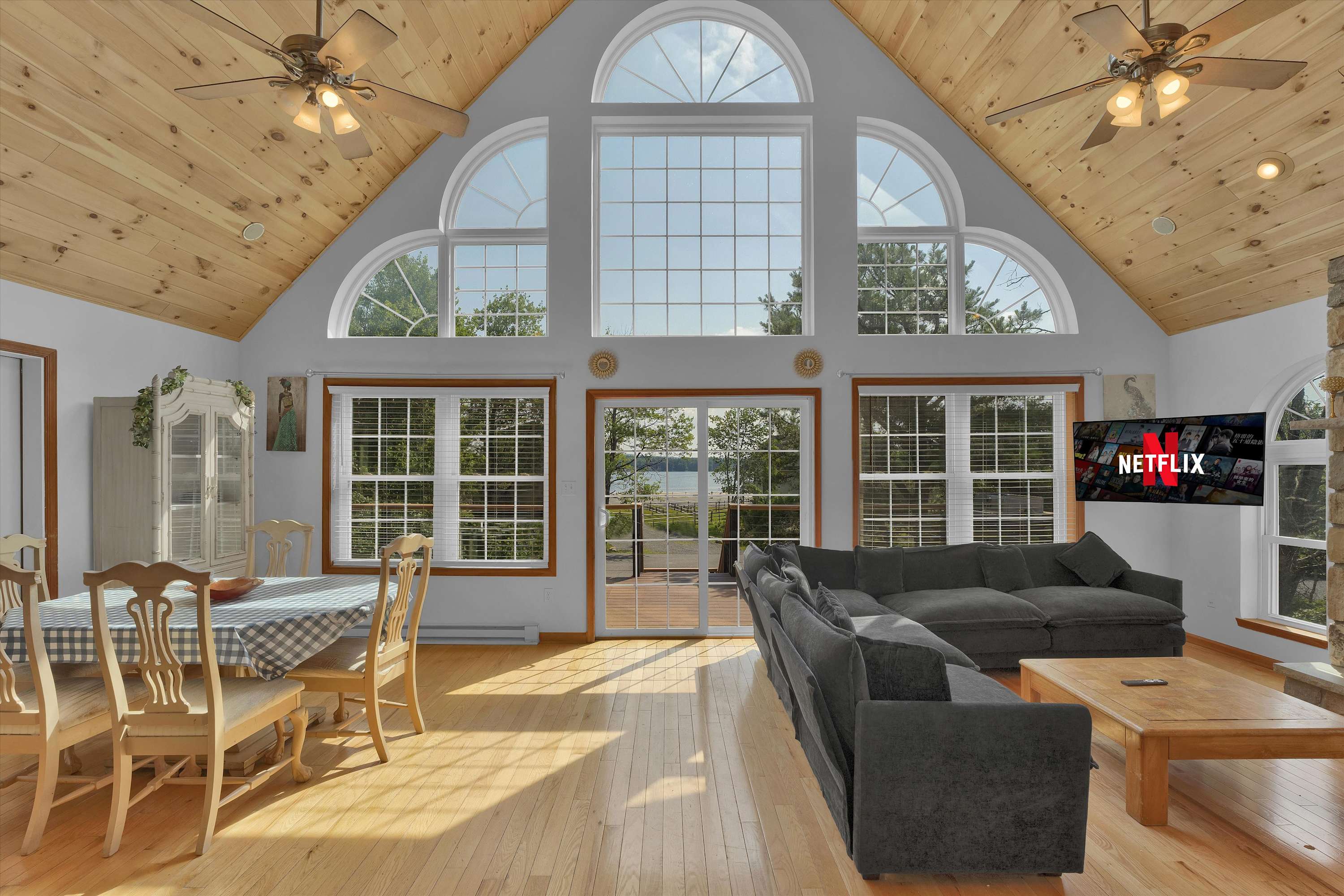 Beachview Chalet | Steps to Lake | Mins to Skiing