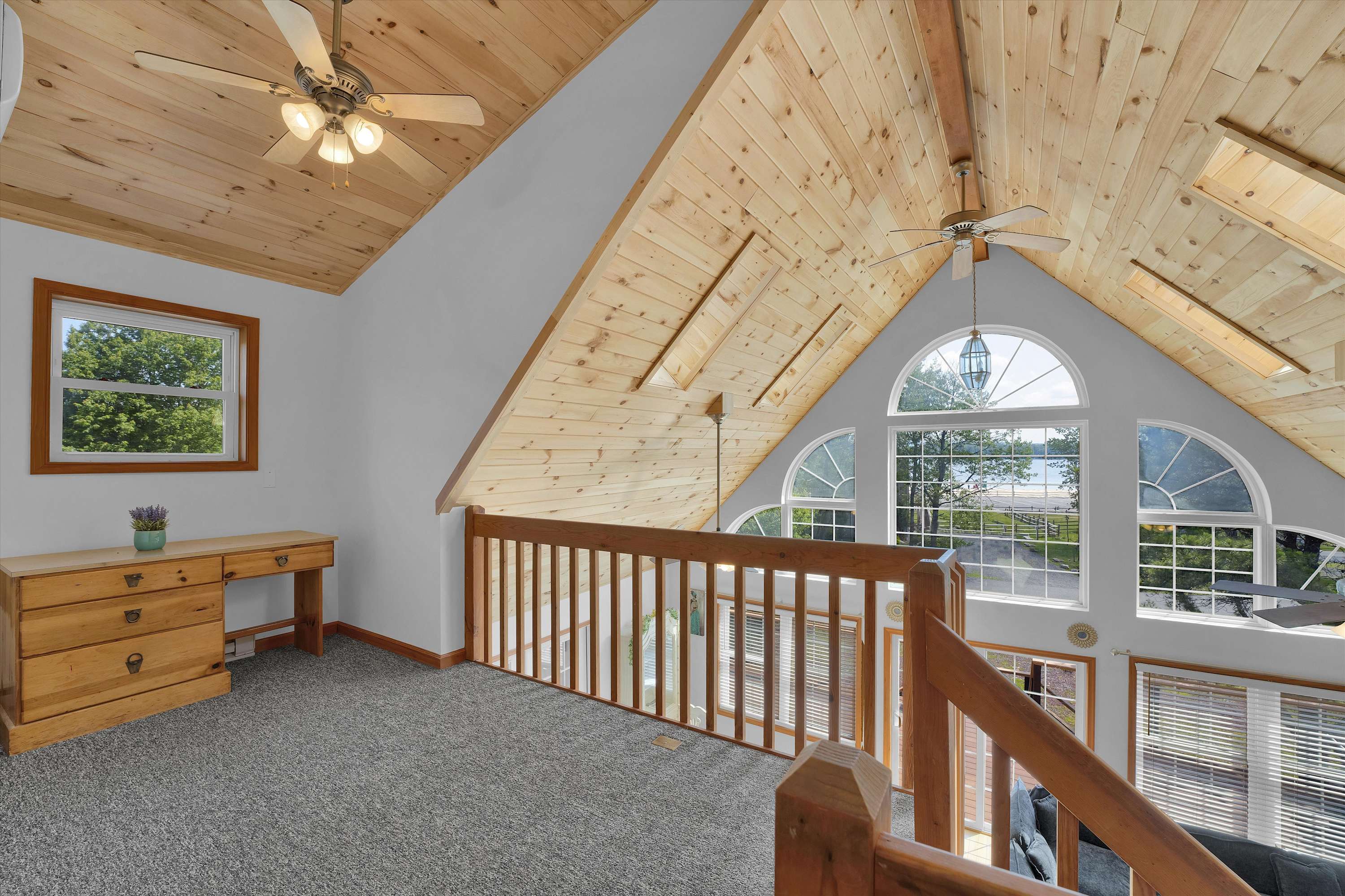 Beachview Chalet | Steps to Lake | Mins to Skiing