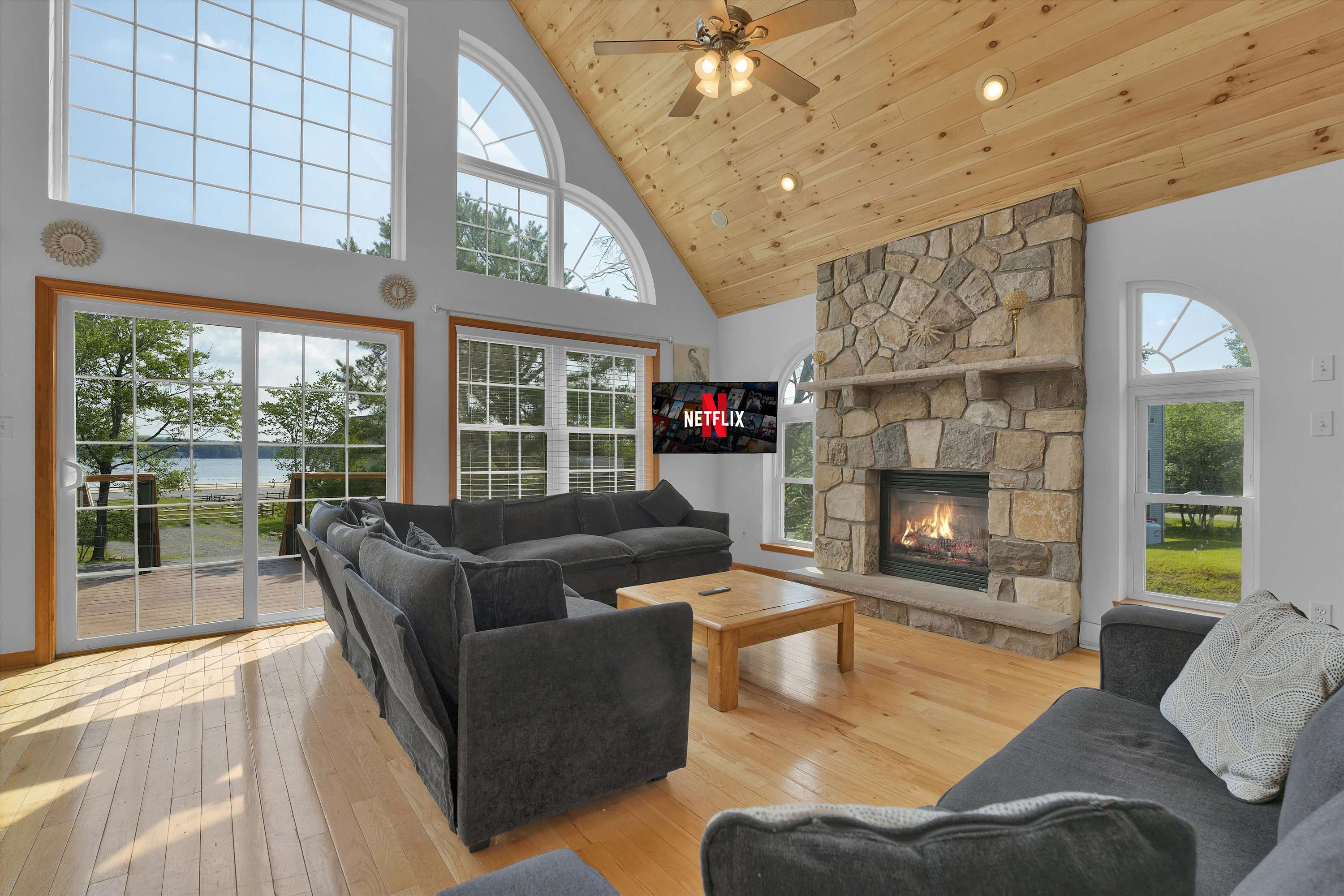 Beachview Chalet | Steps to Lake | Mins to Skiing
