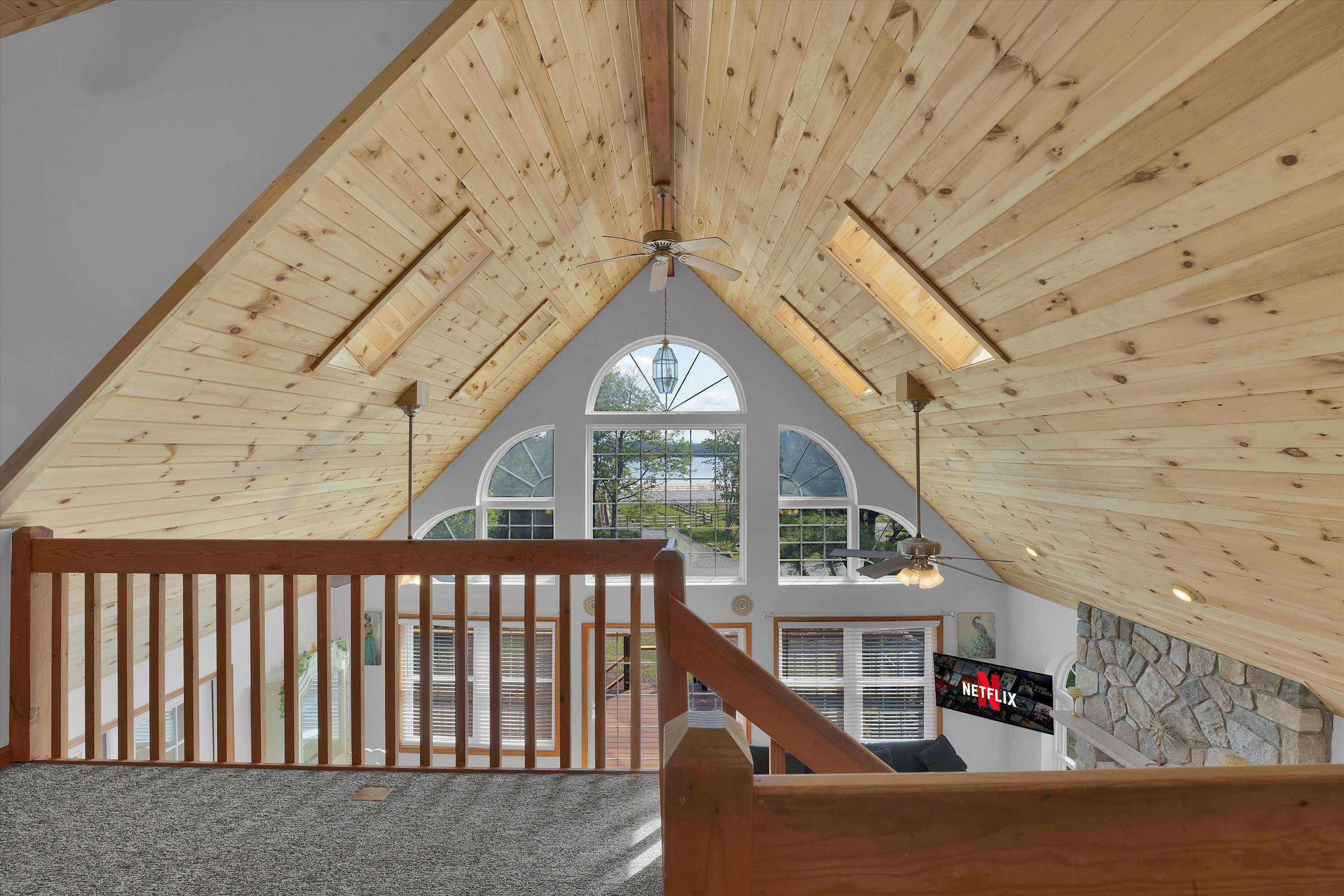 Beachview Chalet | Steps to Lake | Mins to Skiing