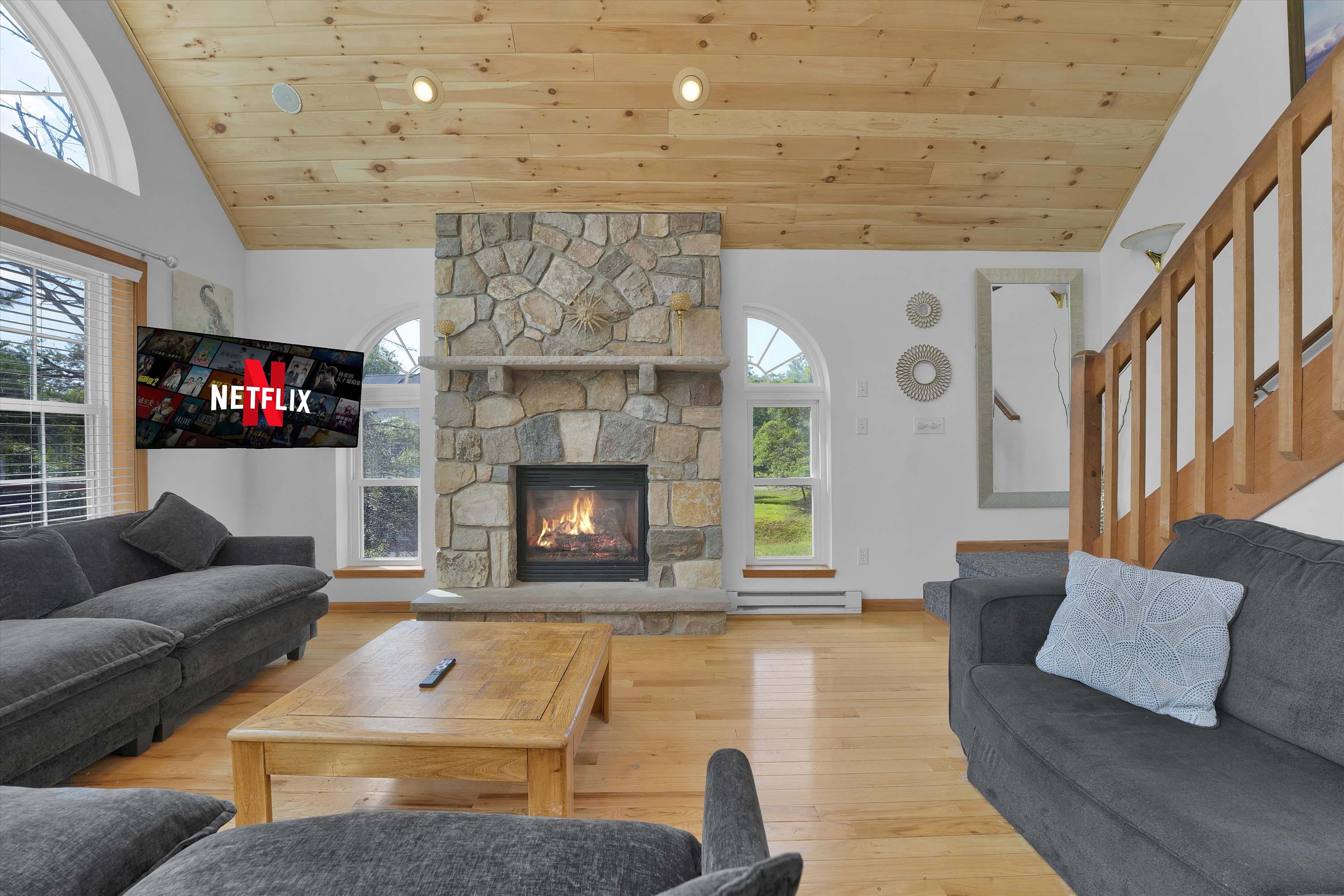 Beachview Chalet | Steps to Lake | Mins to Skiing