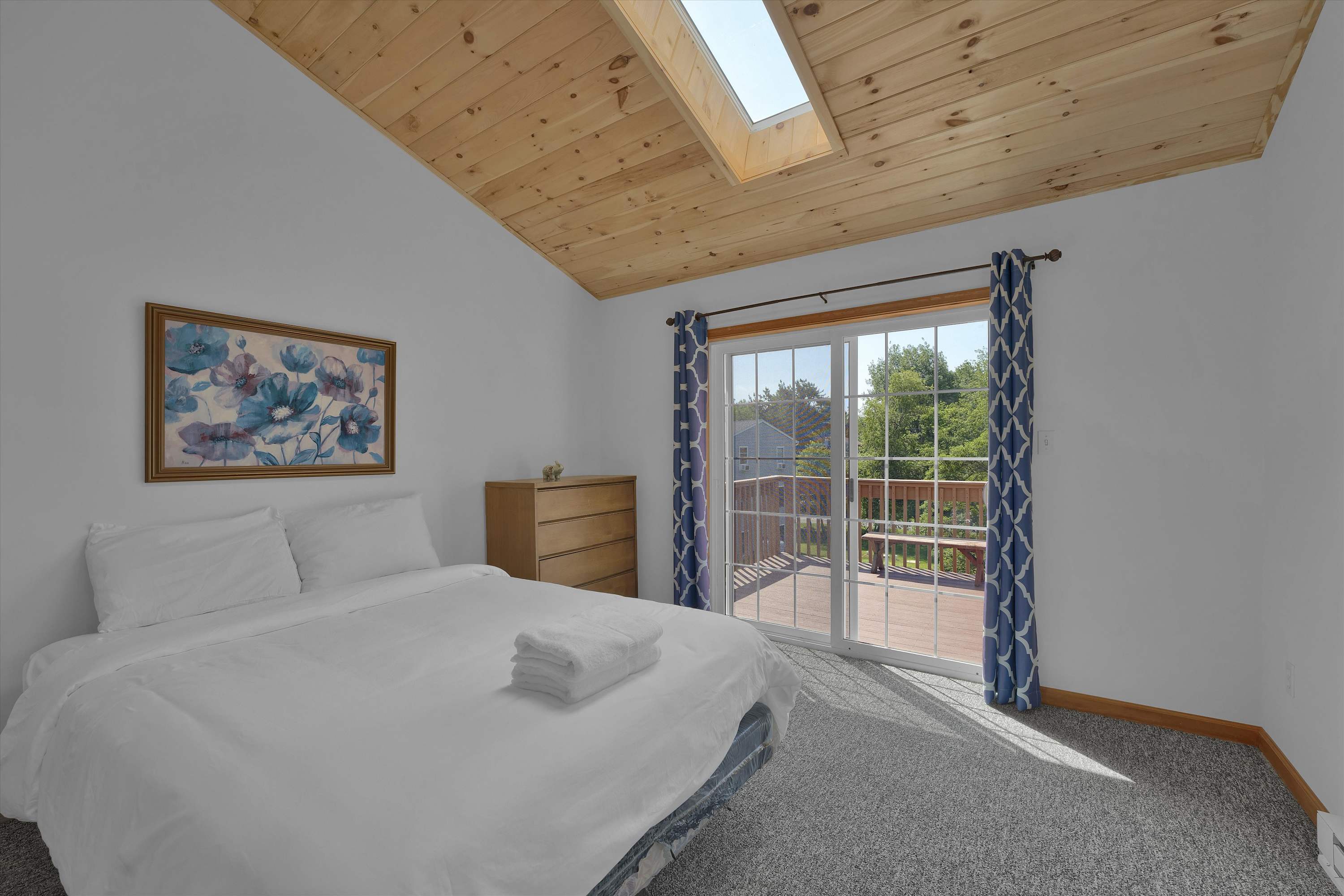 Beachview Chalet | Steps to Lake | Mins to Skiing