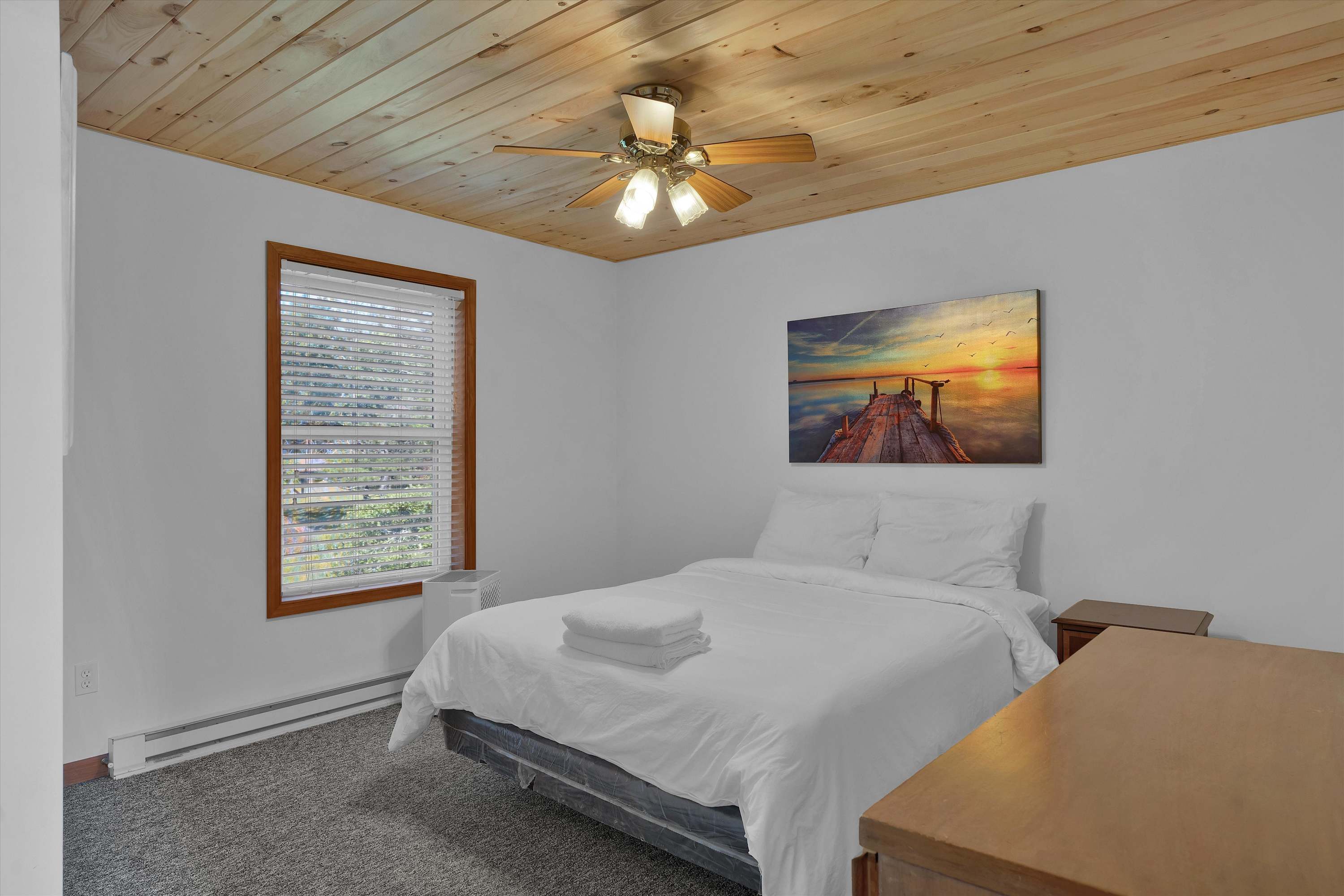 Beachview Chalet | Steps to Lake | Mins to Skiing