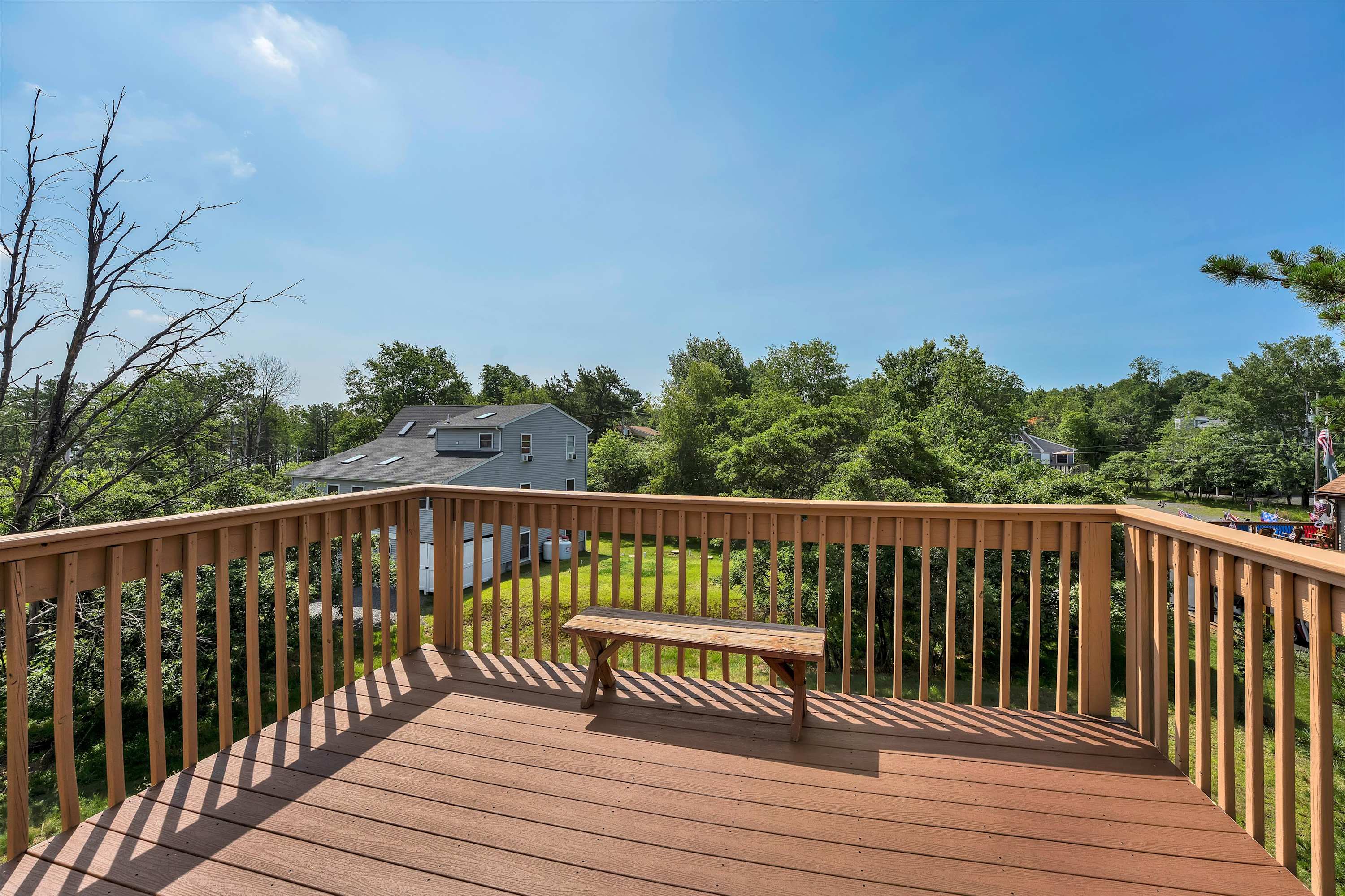 Beachview Chalet | Steps to Lake | Mins to Skiing