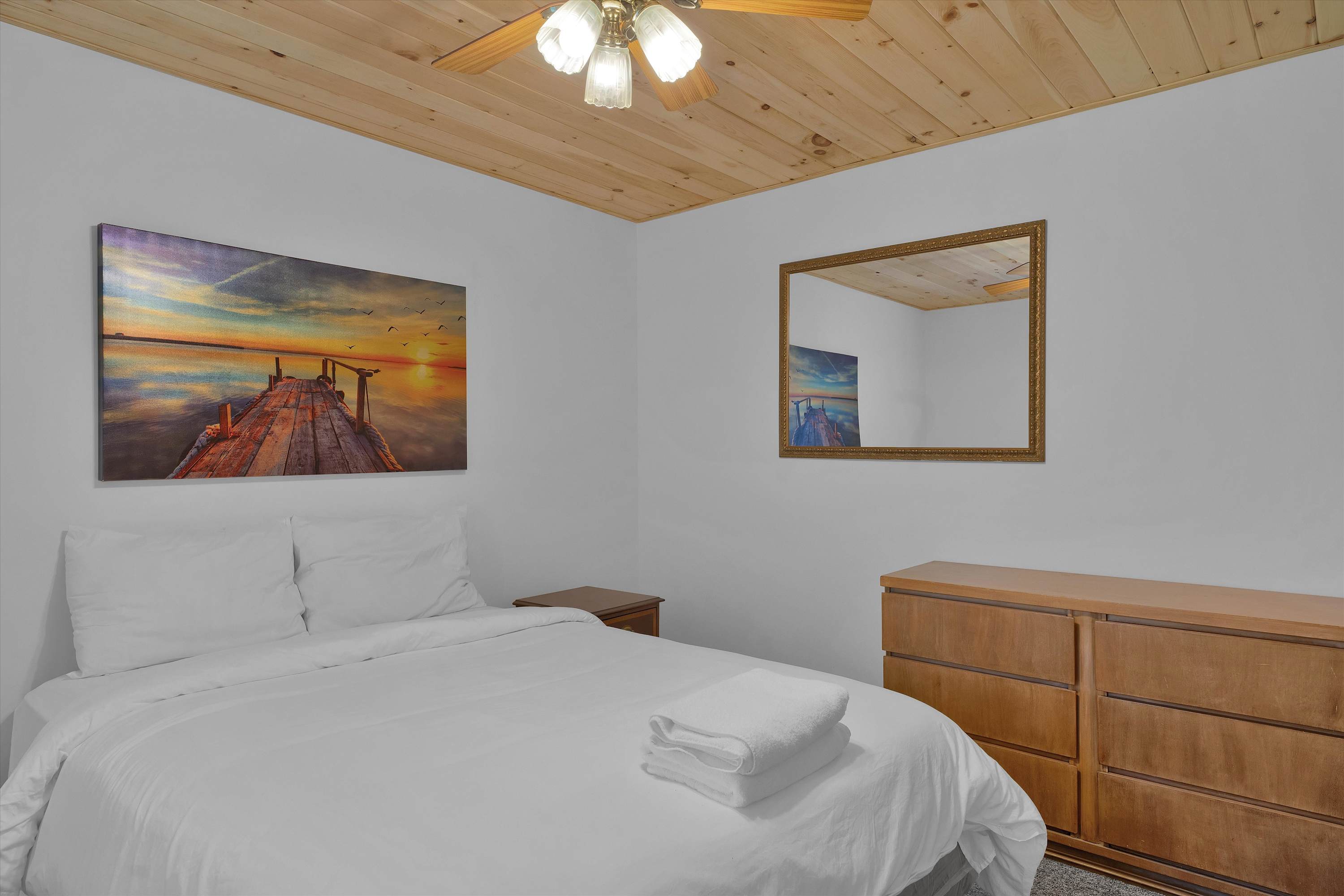 Beachview Chalet | Steps to Lake | Mins to Skiing