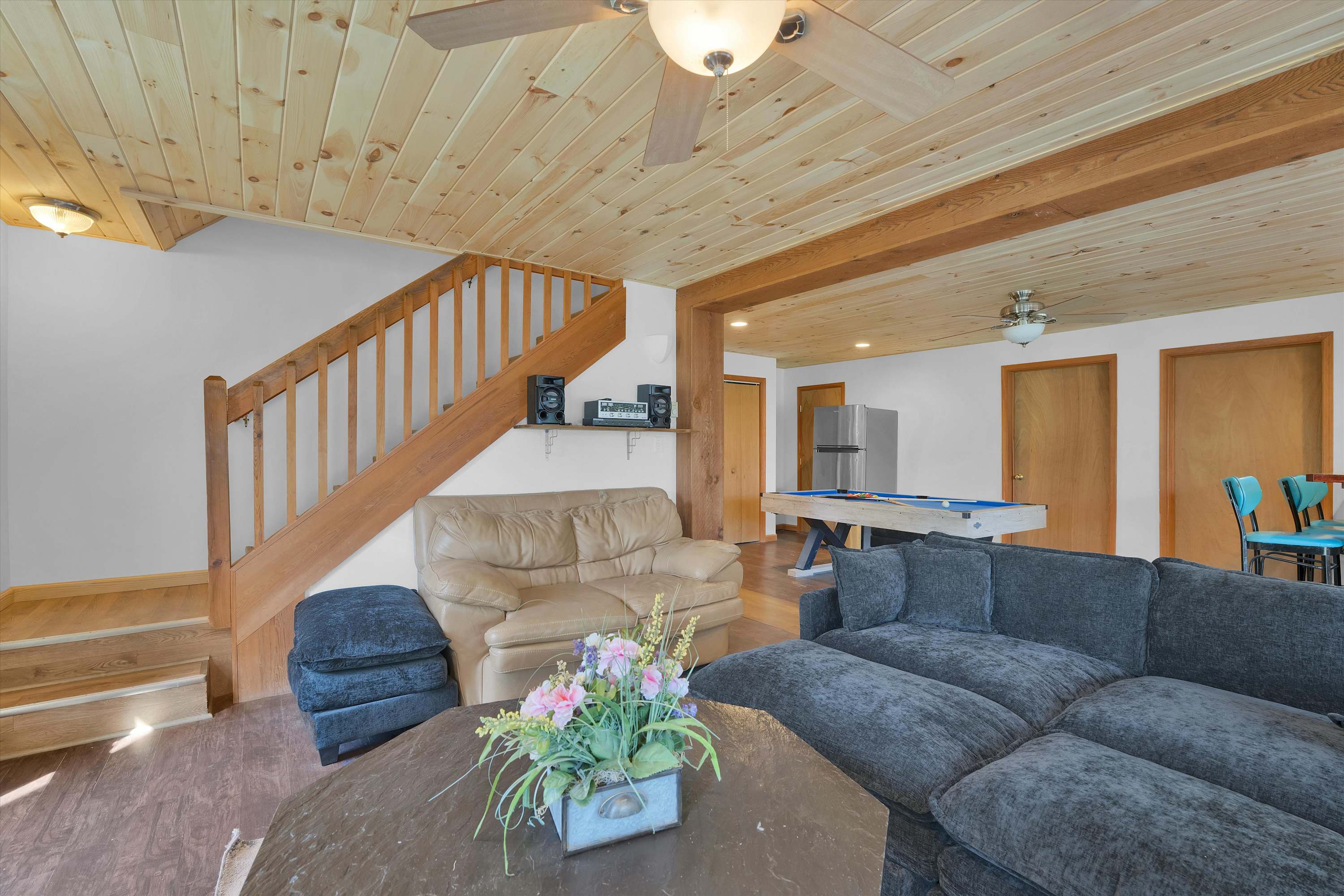 Beachview Chalet | Steps to Lake | Mins to Skiing