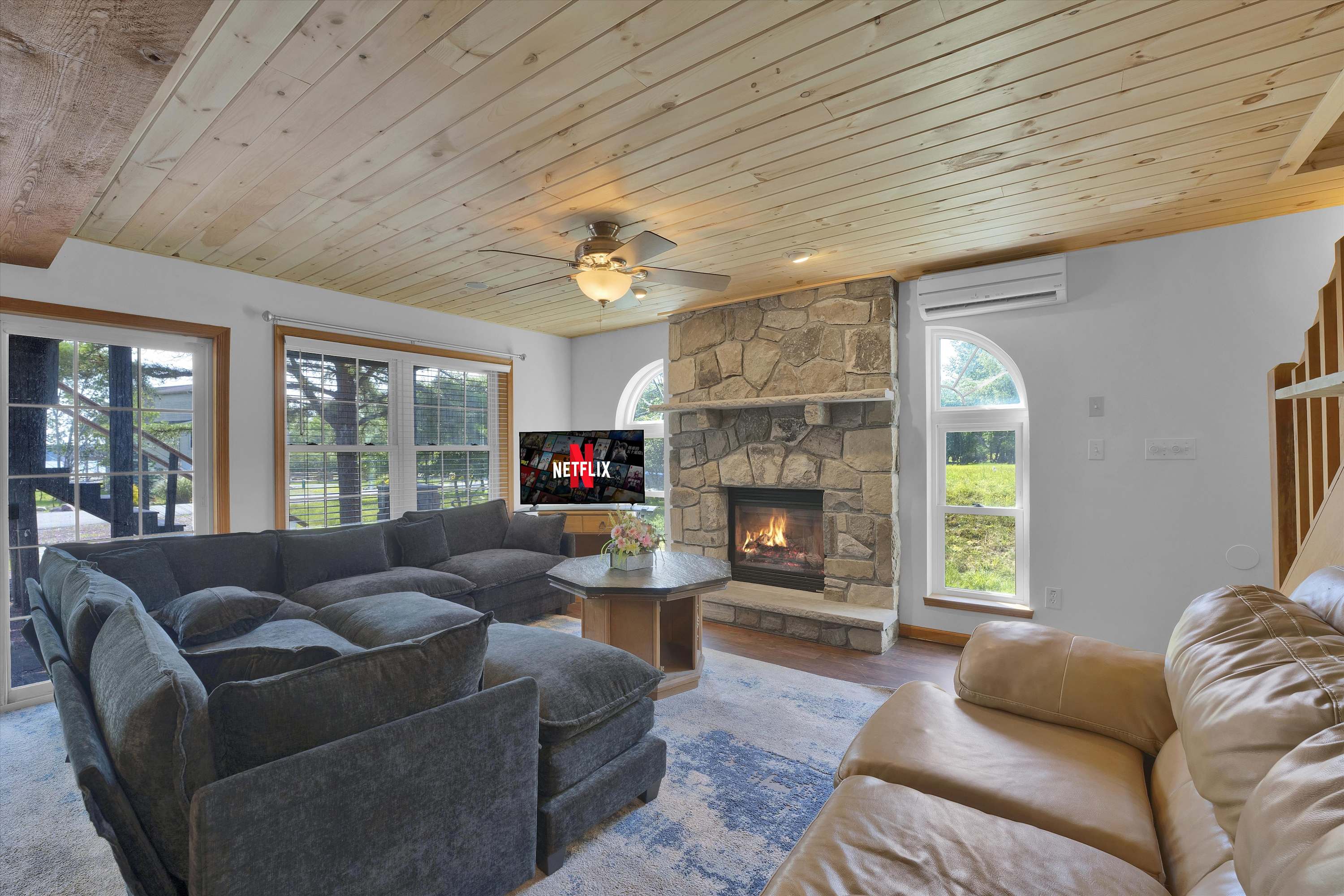 Beachview Chalet | Steps to Lake | Mins to Skiing