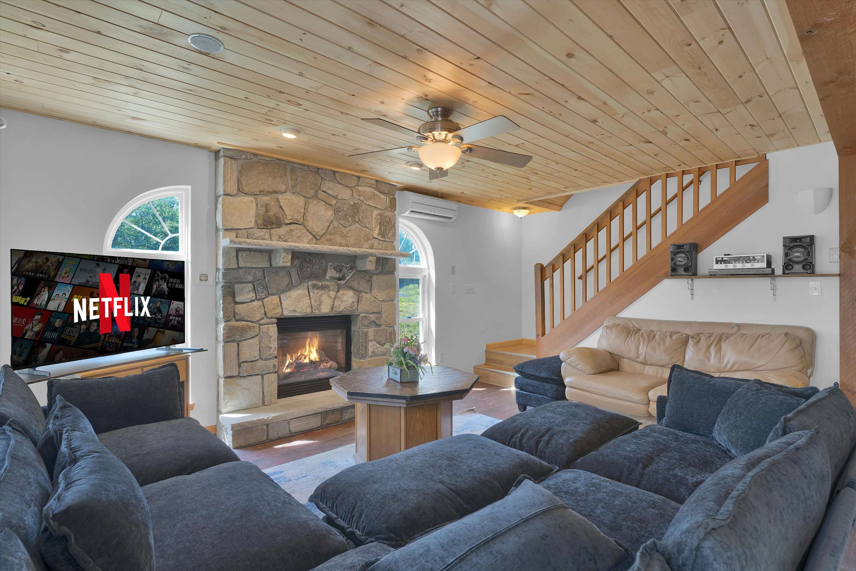Beachview Chalet | Steps to Lake | Mins to Skiing