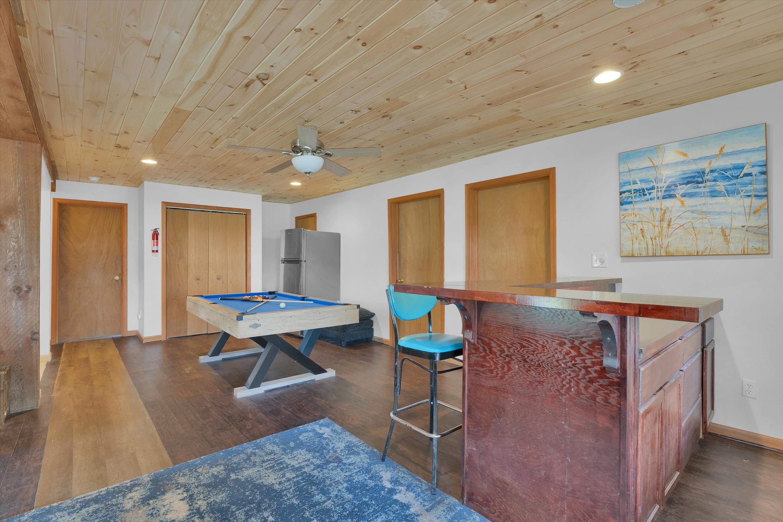Beachview Chalet | Steps to Lake | Mins to Skiing
