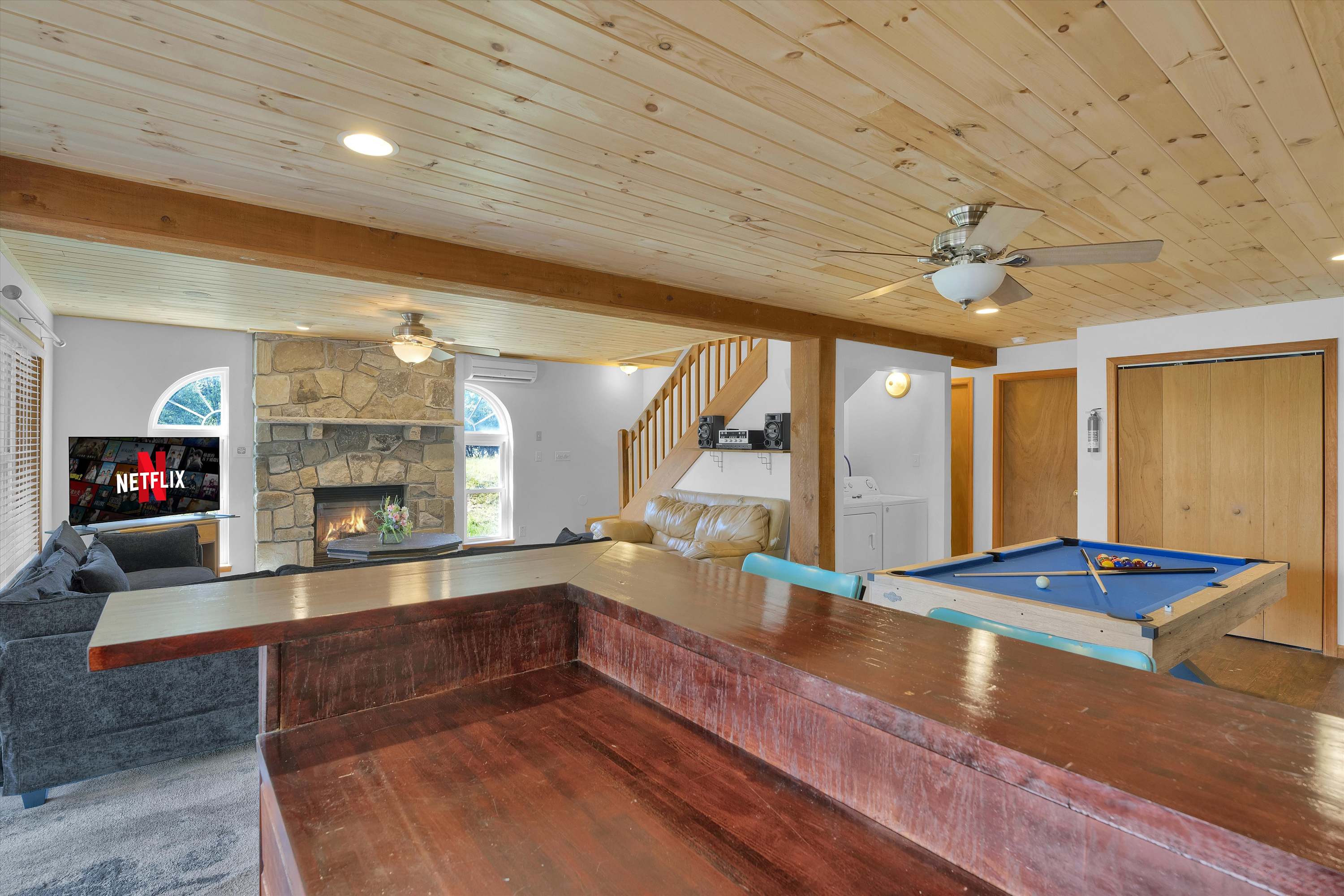 Beachview Chalet | Steps to Lake | Mins to Skiing