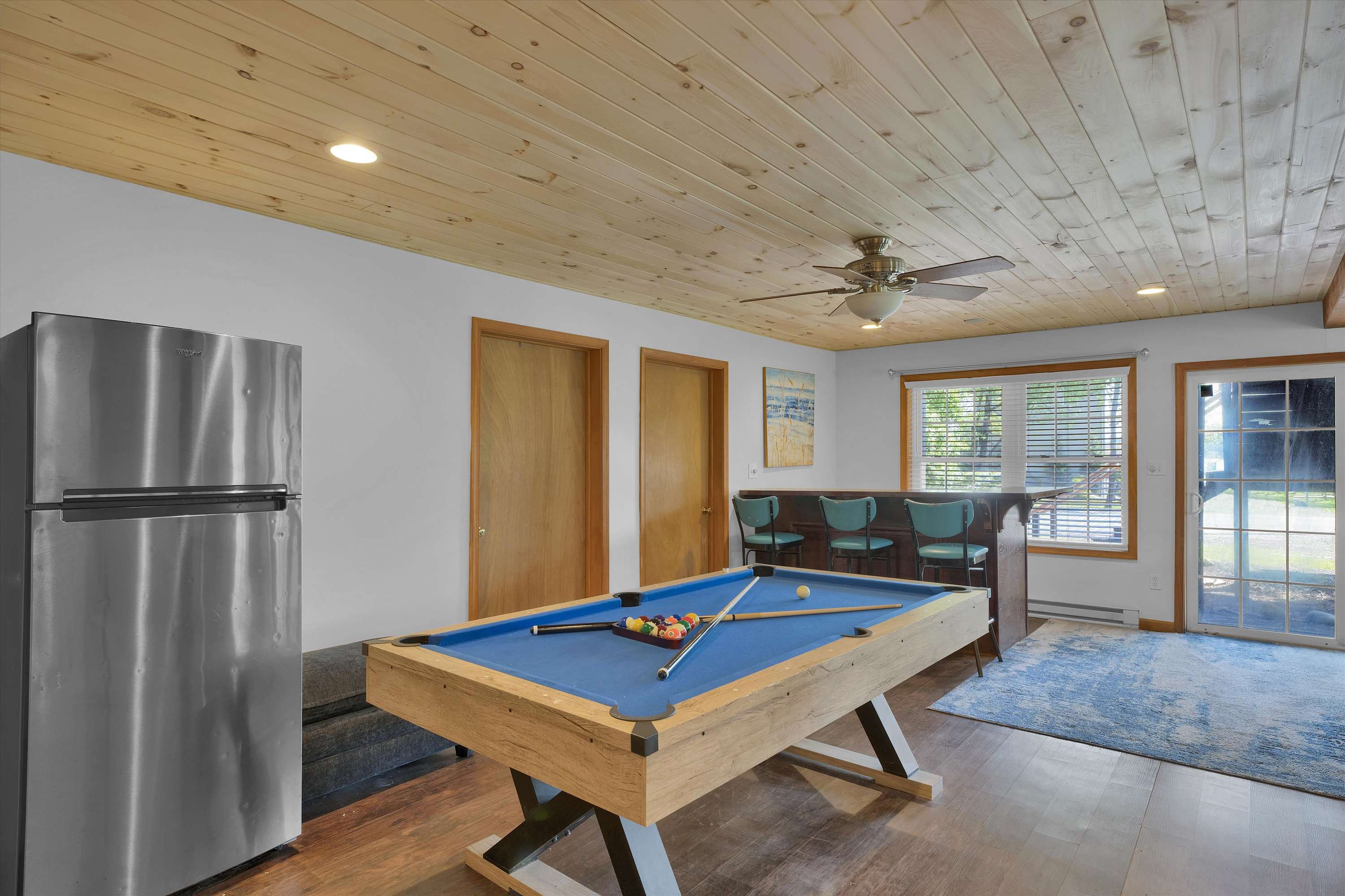 Beachview Chalet | Steps to Lake | Mins to Skiing