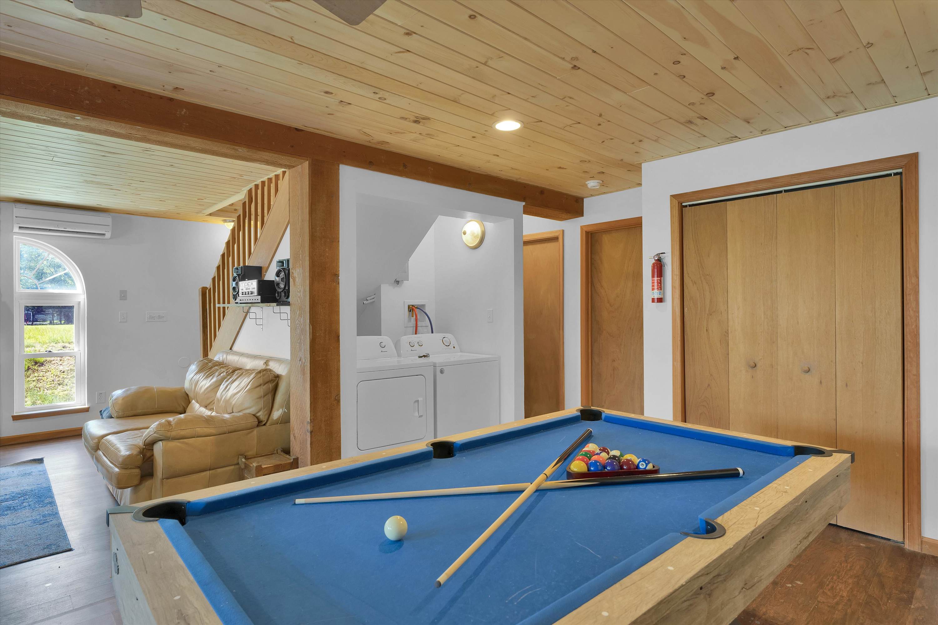 Beachview Chalet | Steps to Lake | Mins to Skiing