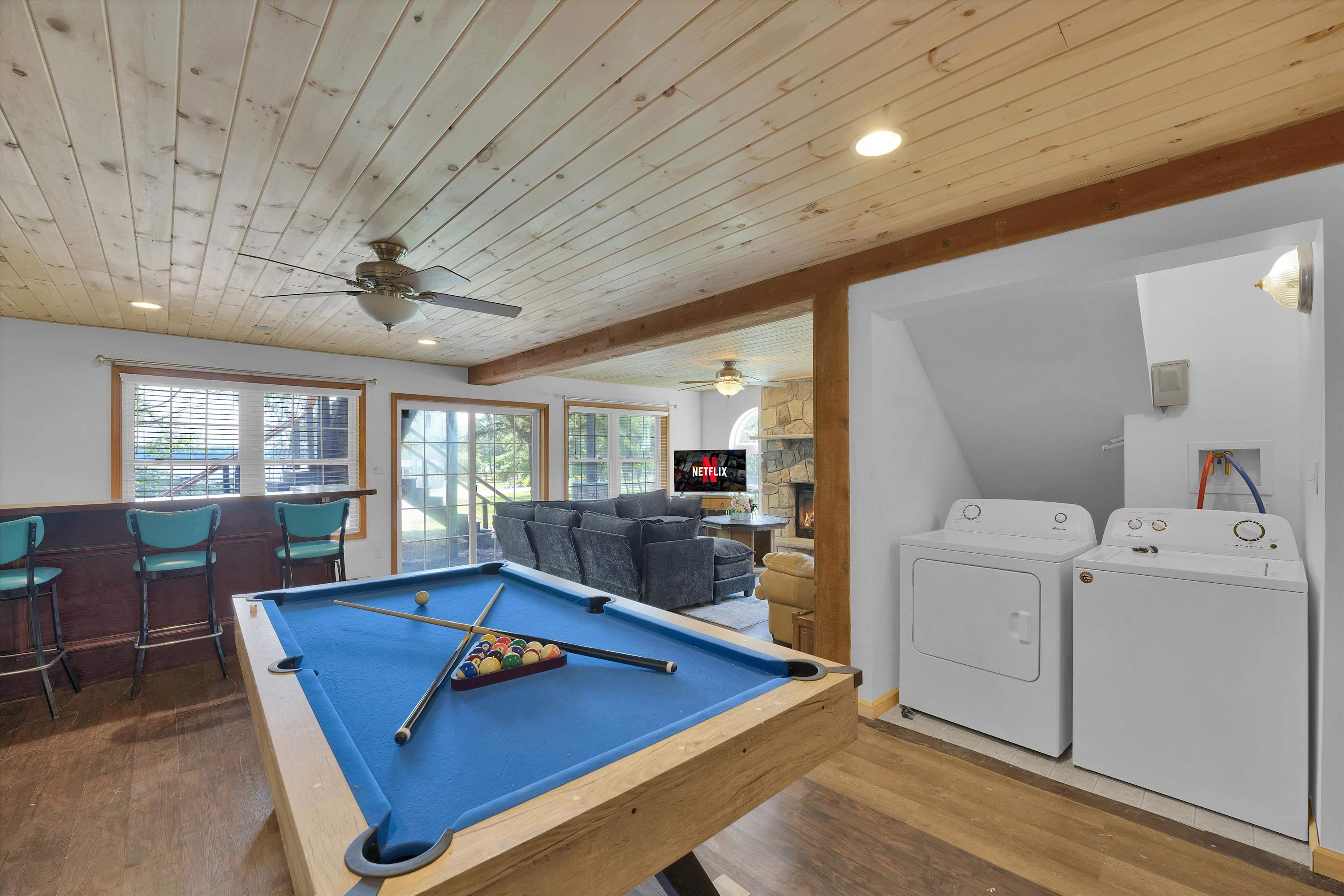 Beachview Chalet | Steps to Lake | Mins to Skiing