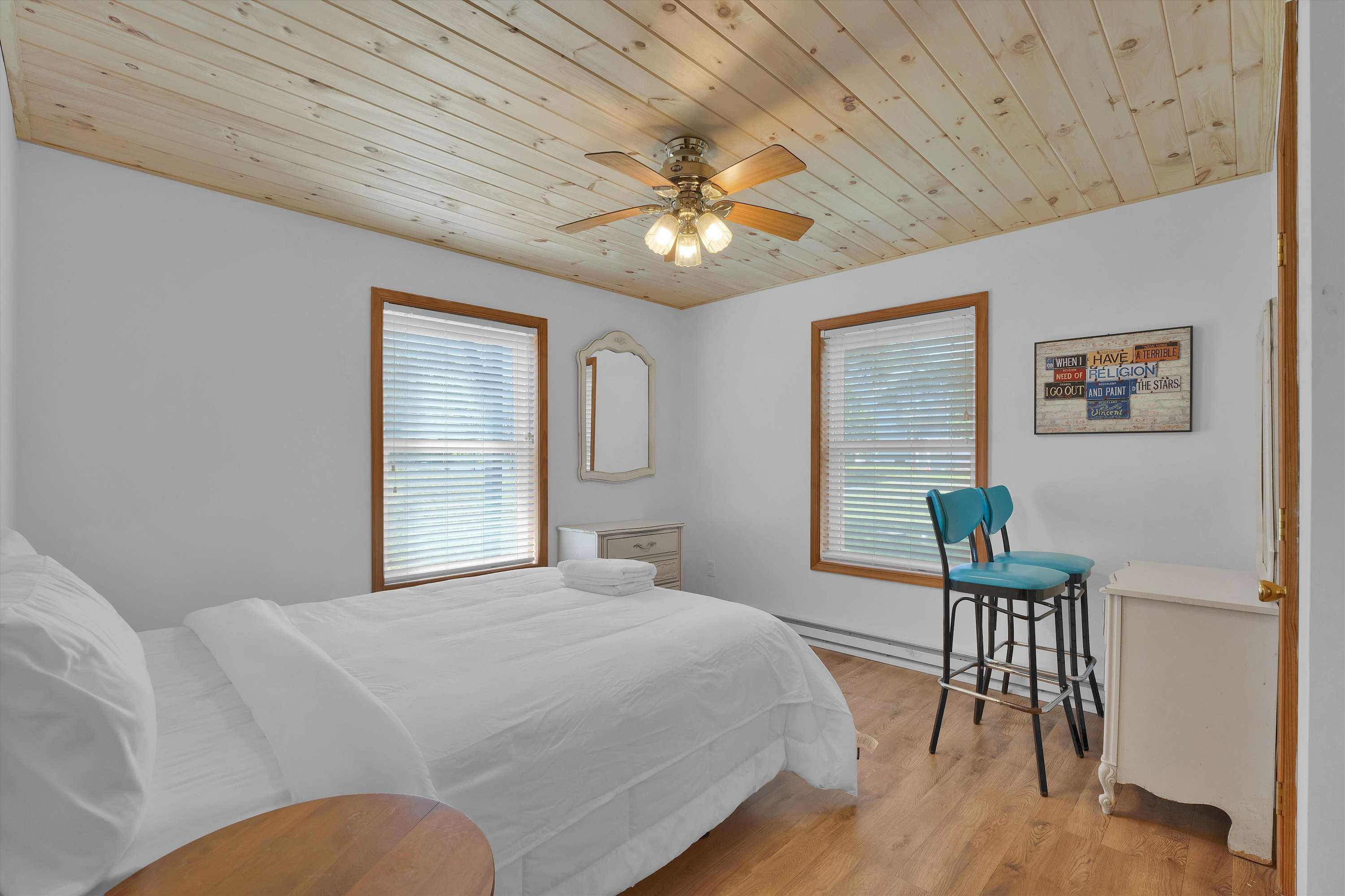 Beachview Chalet | Steps to Lake | Mins to Skiing