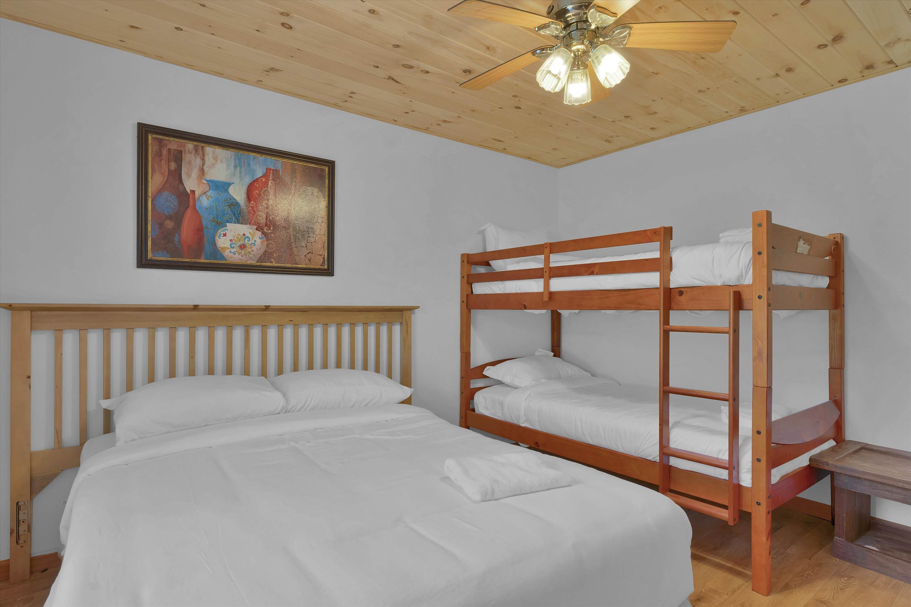 Beachview Chalet | Steps to Lake | Mins to Skiing