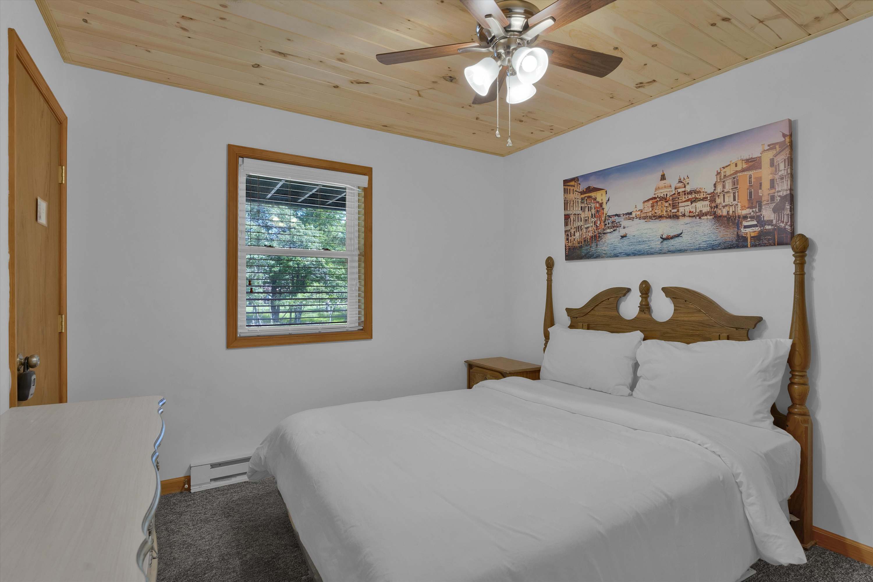 Beachview Chalet | Steps to Lake | Mins to Skiing