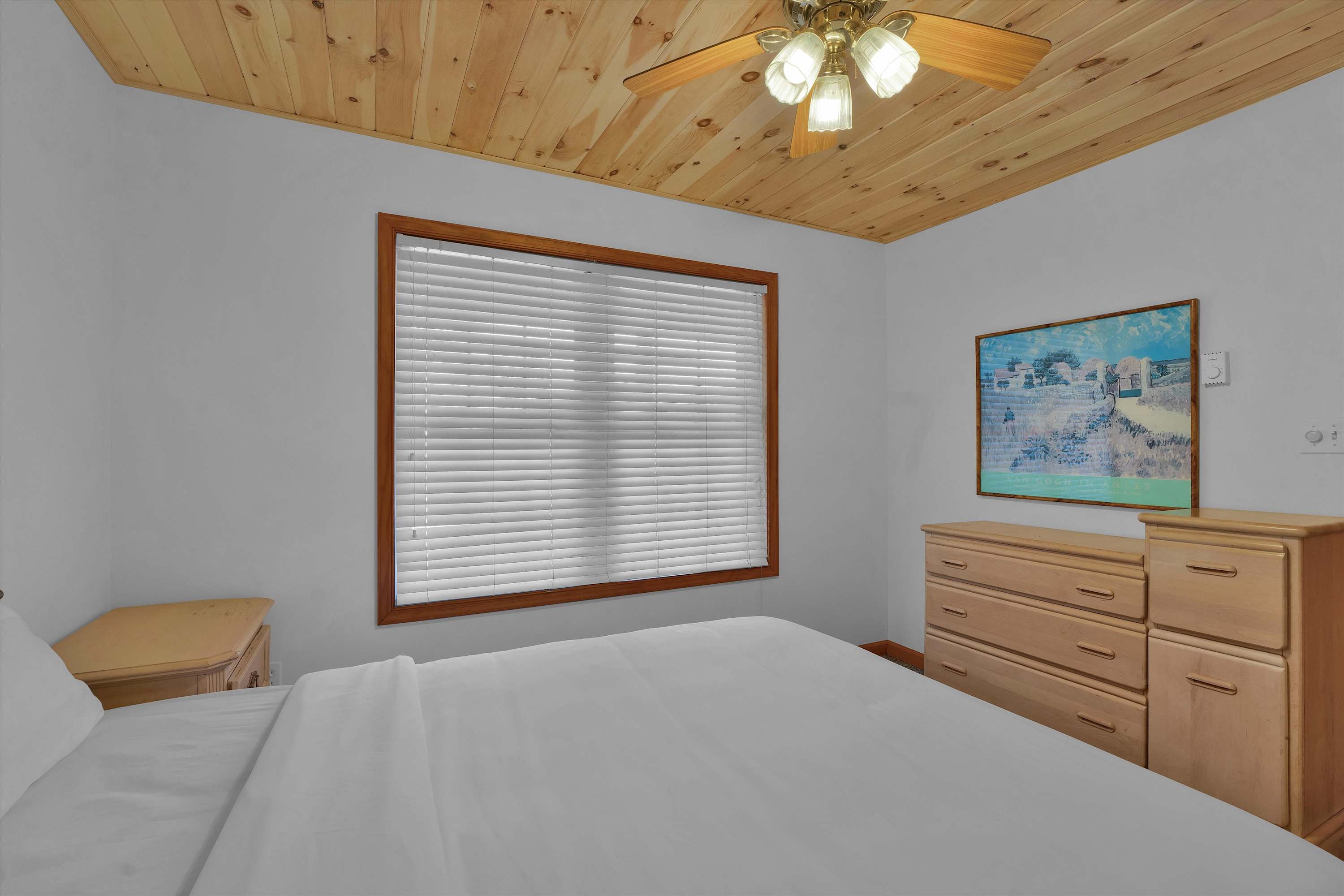 Beachview Chalet | Steps to Lake | Mins to Skiing